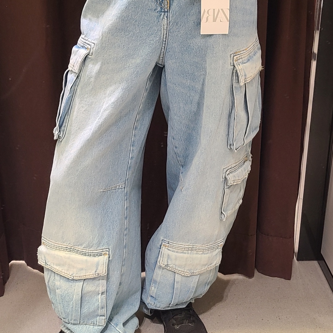 Zara Utility Cargo Jeans Blue 착용 스타일