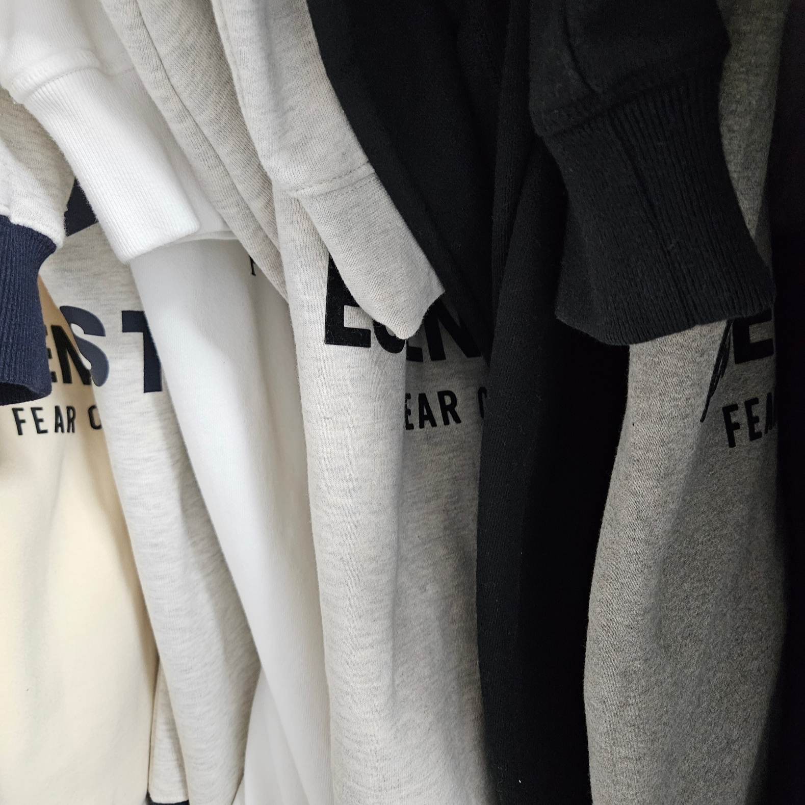 Essentials The Core Collection Hoodie Light Oatmeal 착용 스타일 - 2