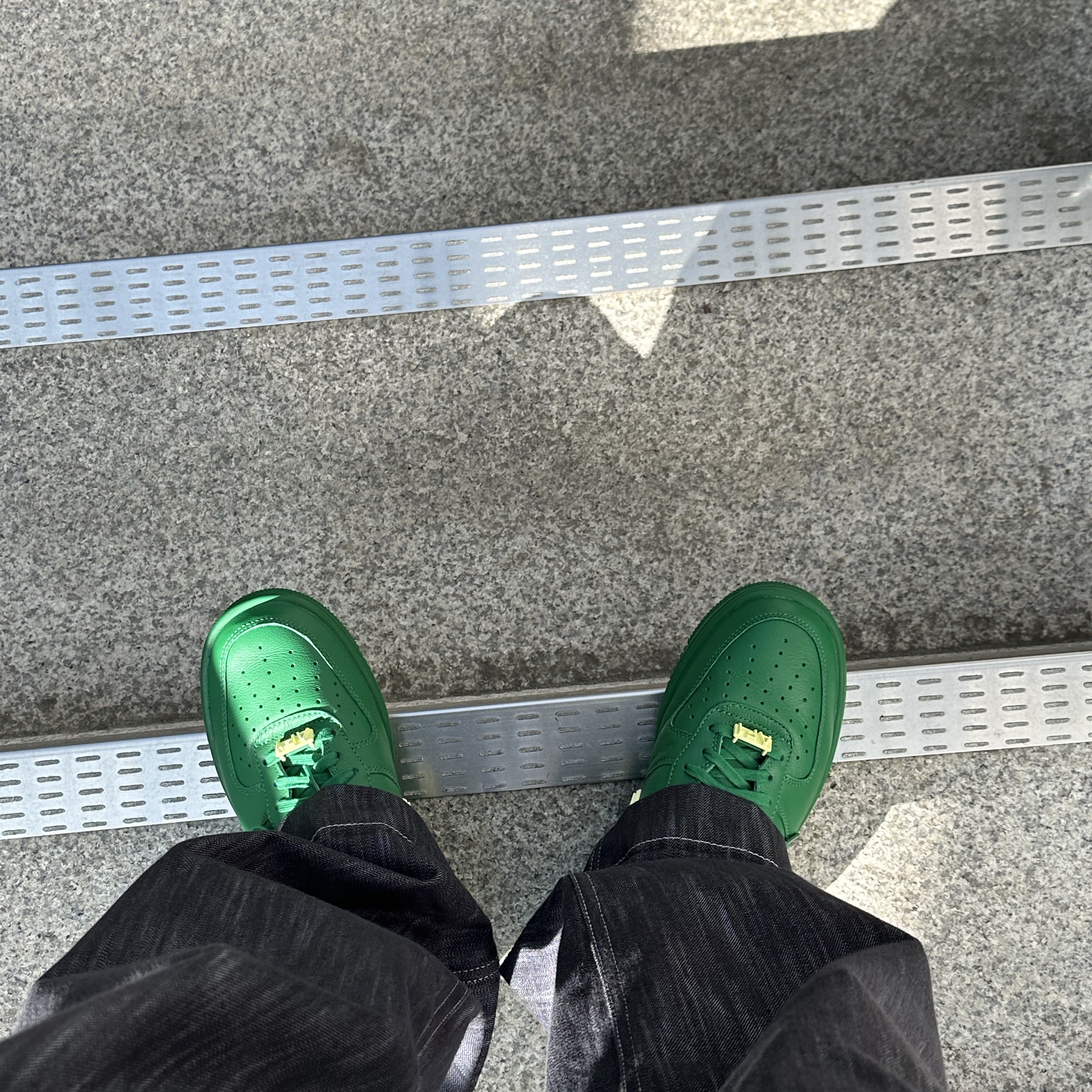 Nike x Ambush Air Force 1 Low SP Pine Green and Citron 착용 스타일 - 1