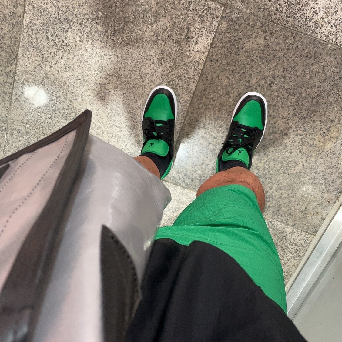 Jordan 1 Low Lucky Green 착용 스타일 - 3