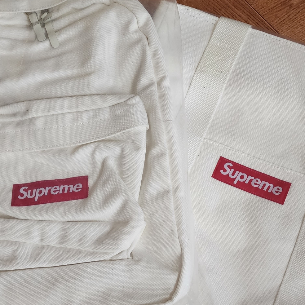Supreme Canvas Tote White, Supreme Canvas Backpack White 착용 스타일