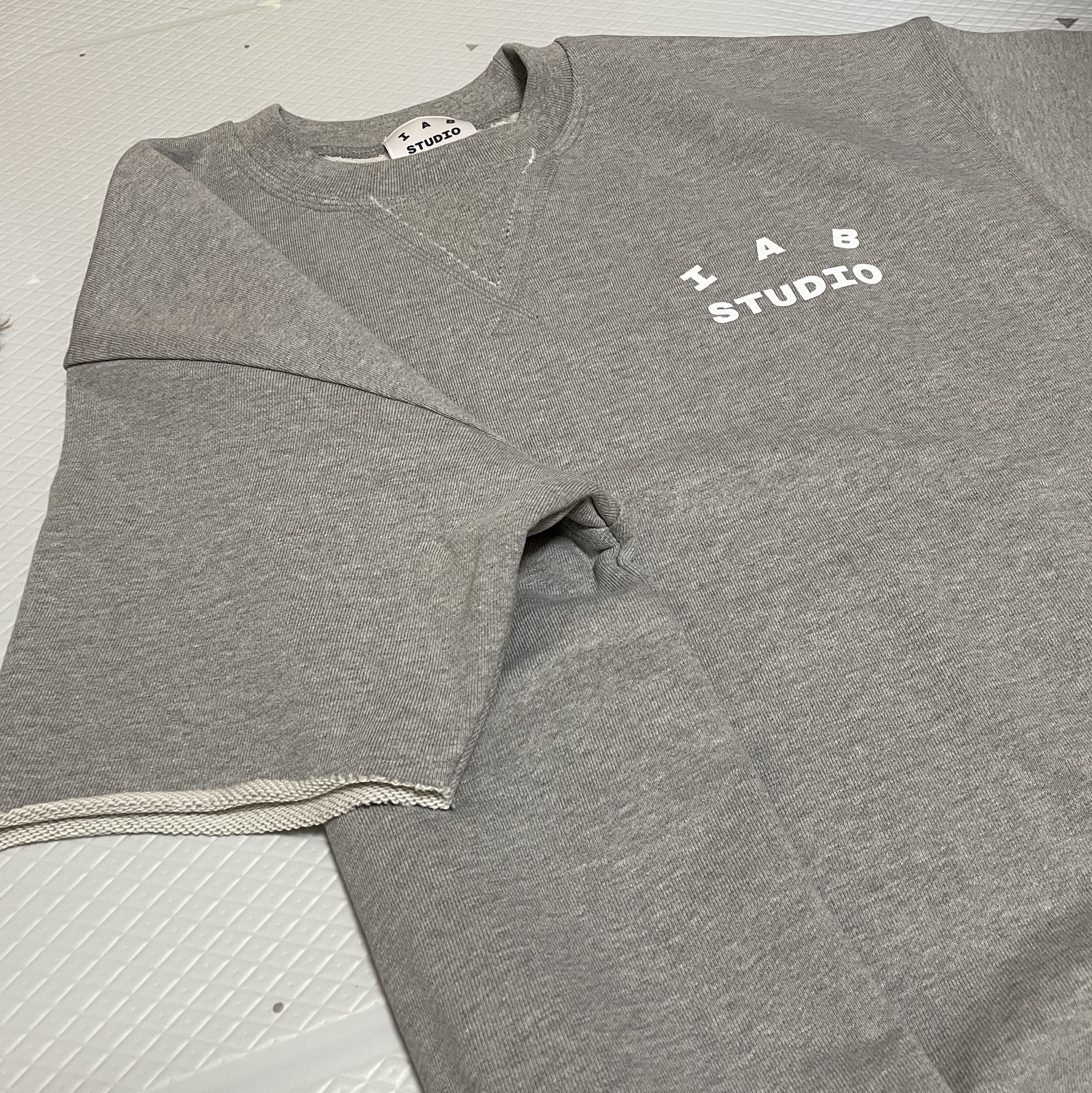 IAB Studio Heavy Short Sleeve Sweatshirt Gray - 23FW 착용 스타일 - 2