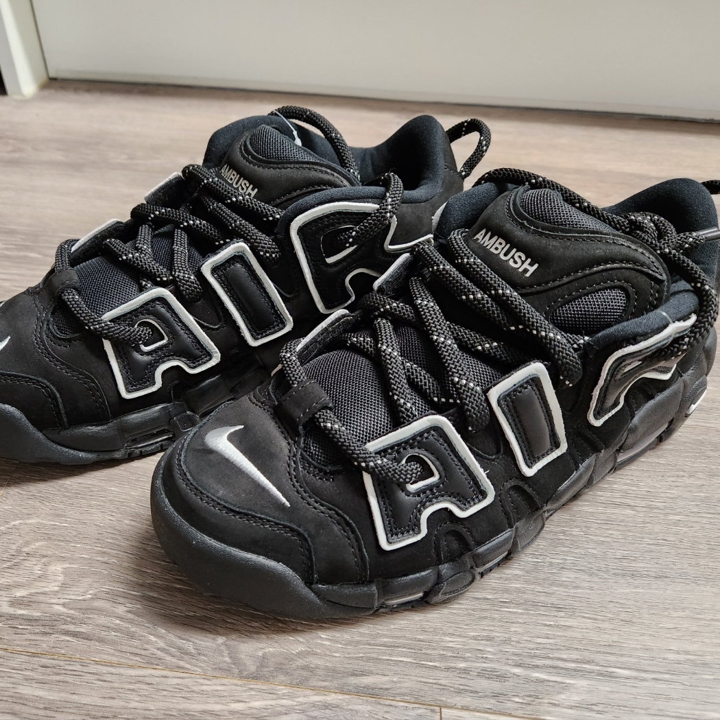 Nike x Ambush Air More Uptempo Low Black and White 착용 스타일 - 1