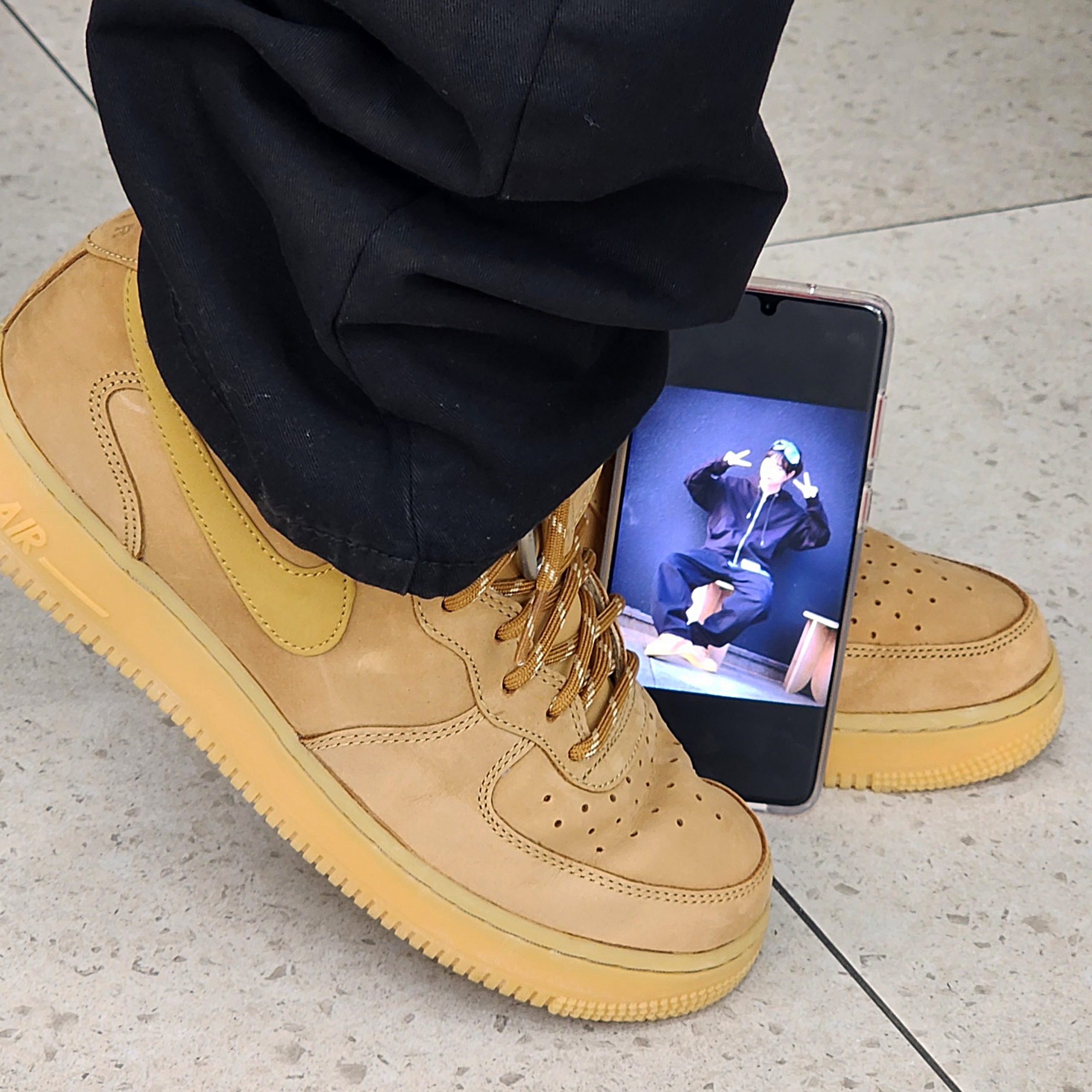 Nike Air Force 1 Mid '07 WB Flax 착용 스타일 - 3