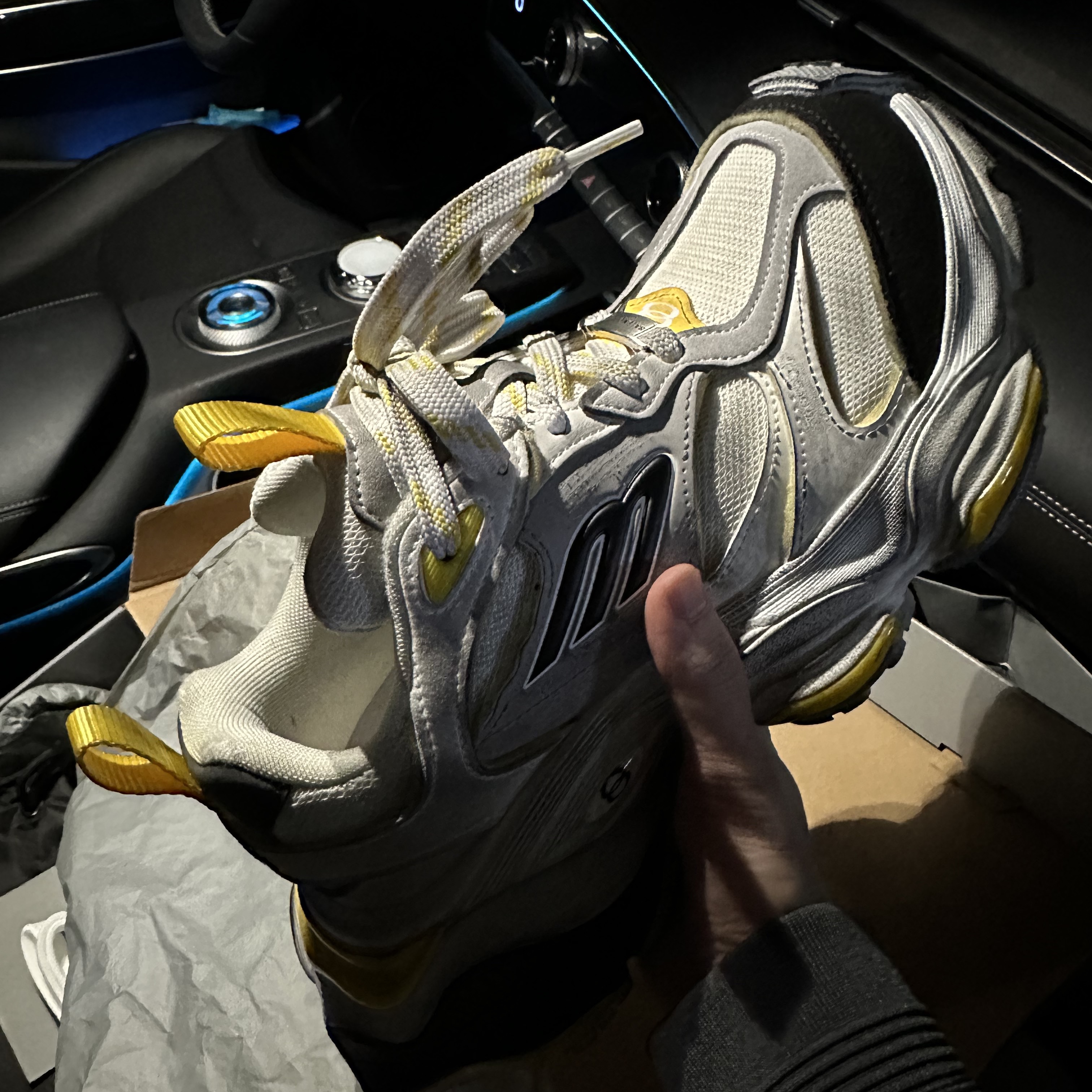 (W) Balenciaga Cargo Sneakers Grey Black Yellow 착용 스타일 - 1