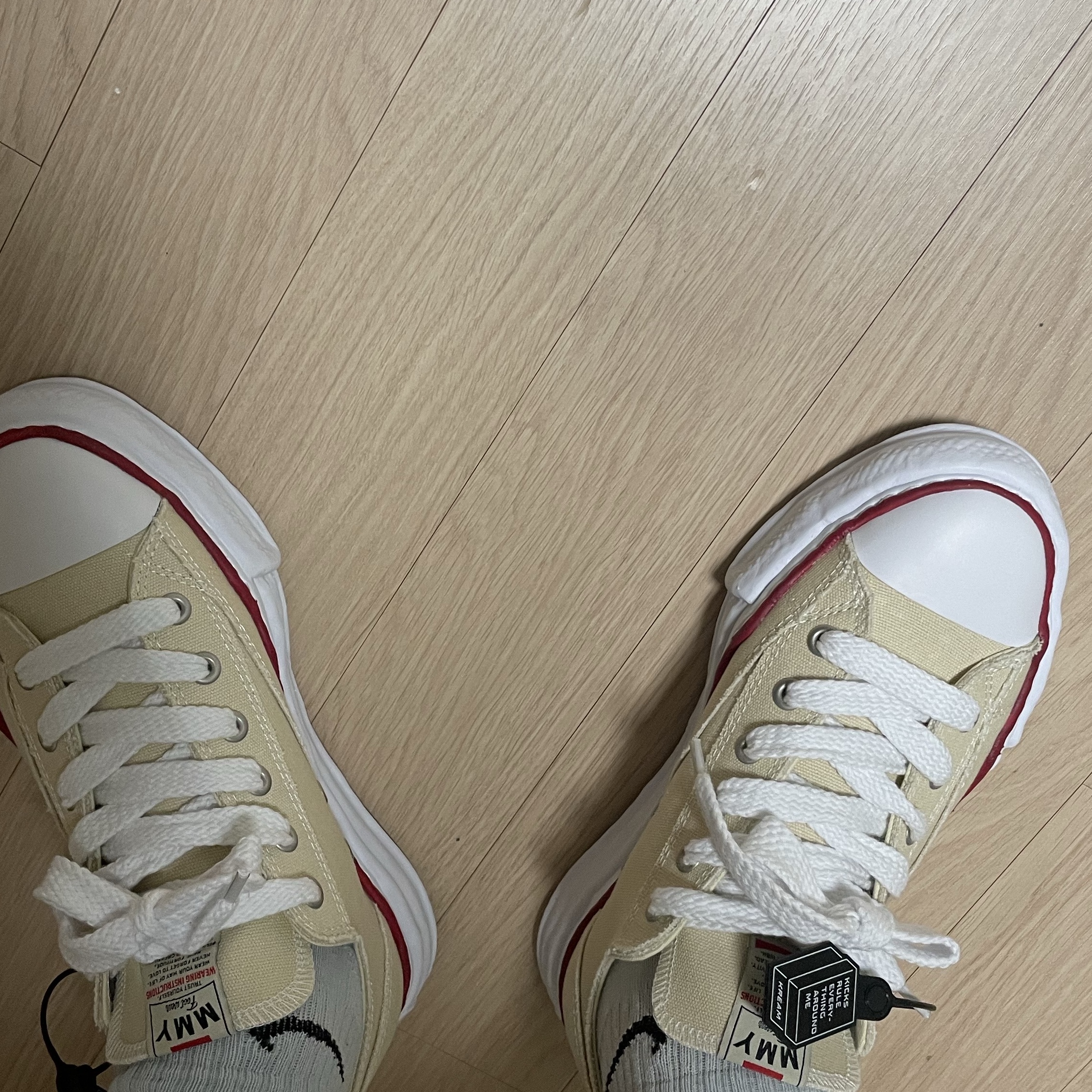 Maison Mihara Yasuhiro Peterson OG Sole Canvas Low-top Sneakers Natural 착용 스타일