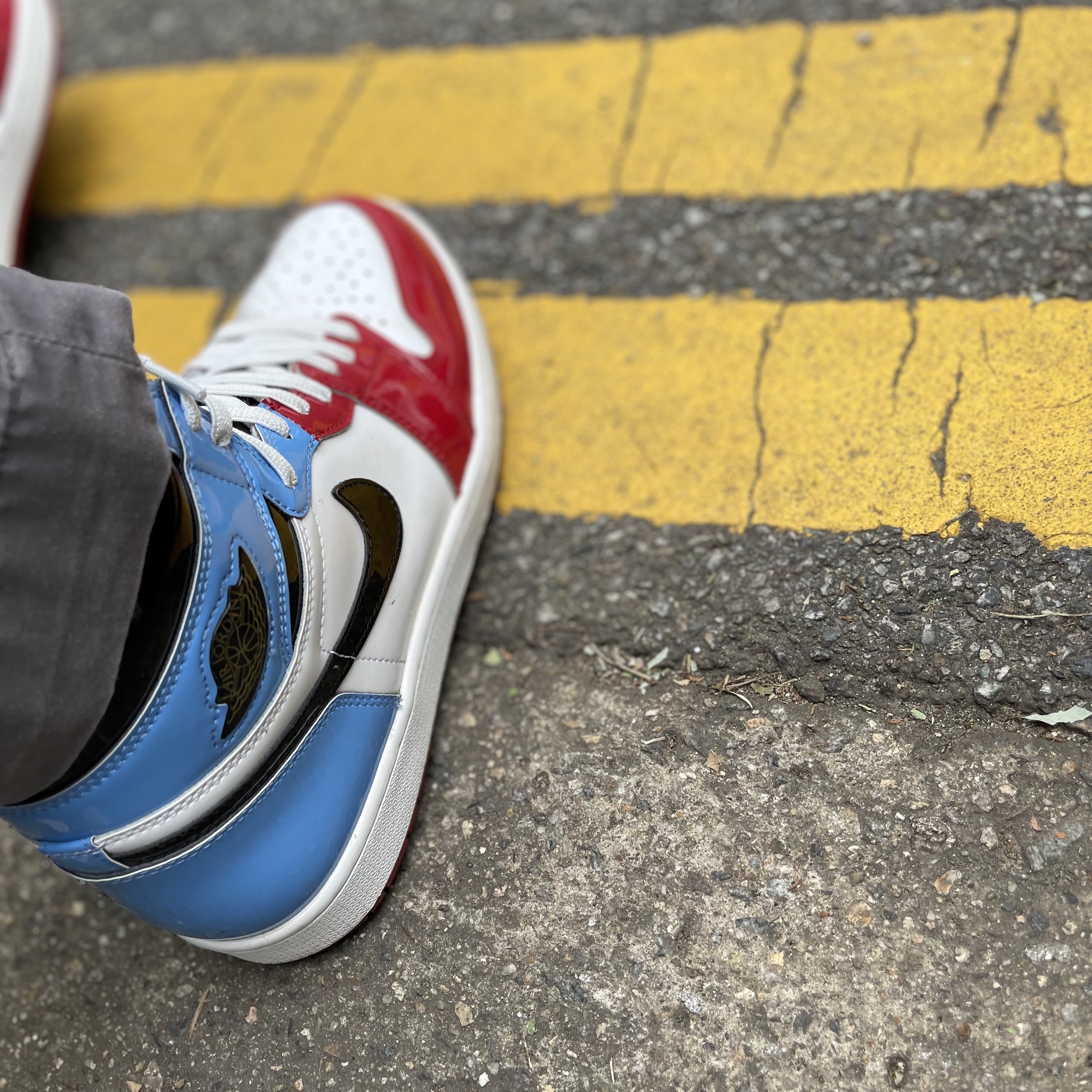 Jordan 1 Retro High Fearless UNC Chicago 착용 스타일 - 3