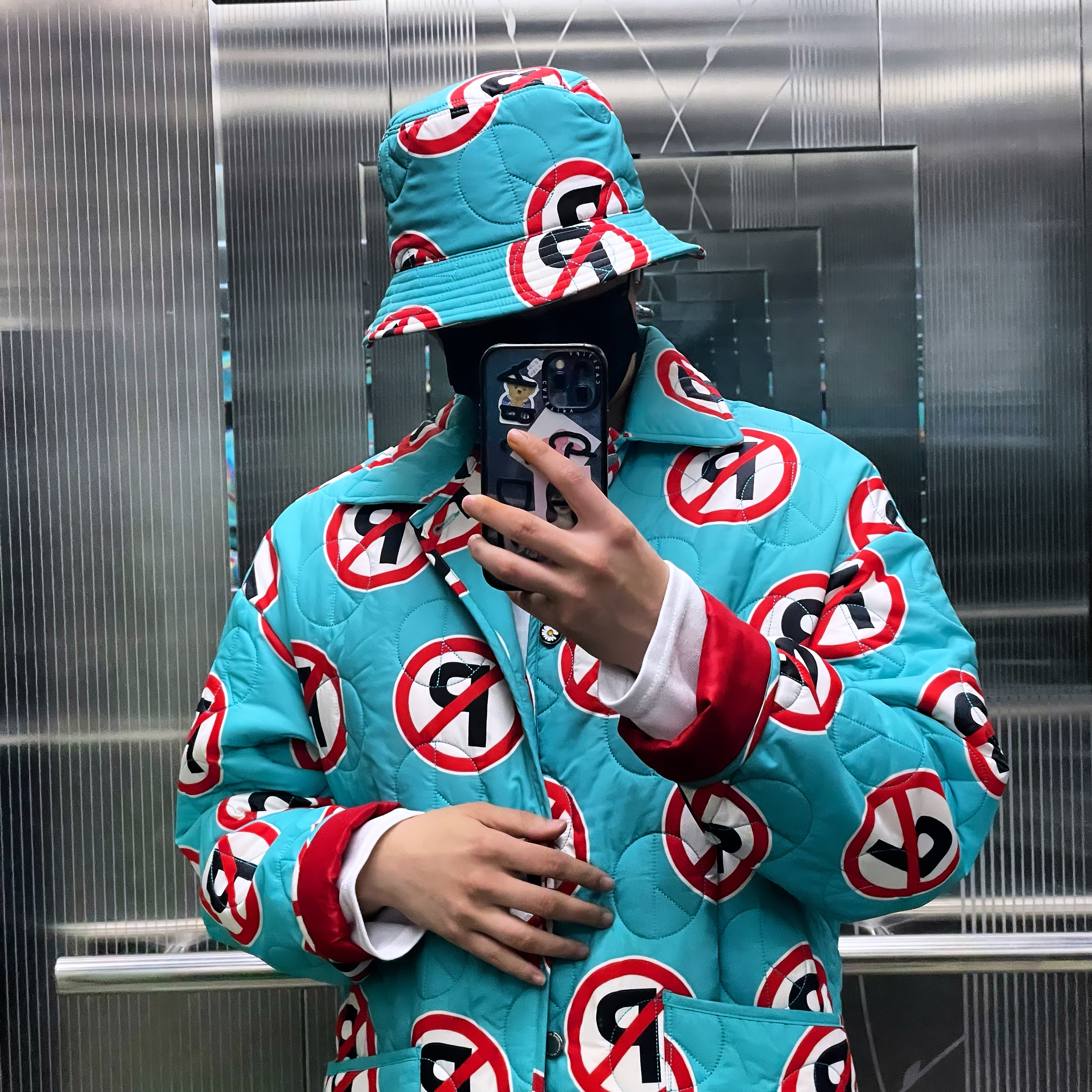 Peaceminusone Quilted Jacket #5 Aqua, Peaceminusone Quilted Bucket Hat #1 Aqua 착용 스타일
