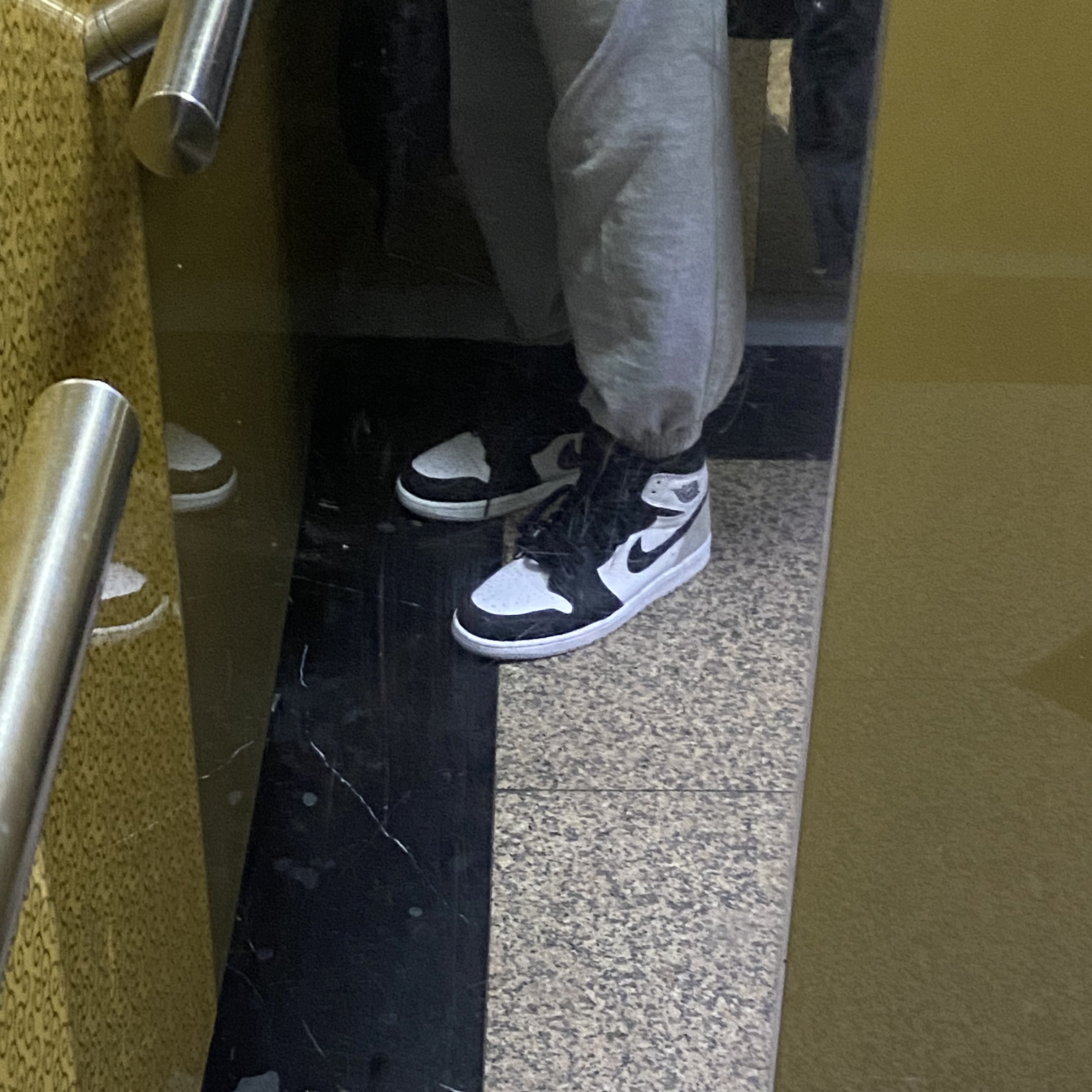 Jordan 1 Retro High OG Bleached Coral 착용 스타일