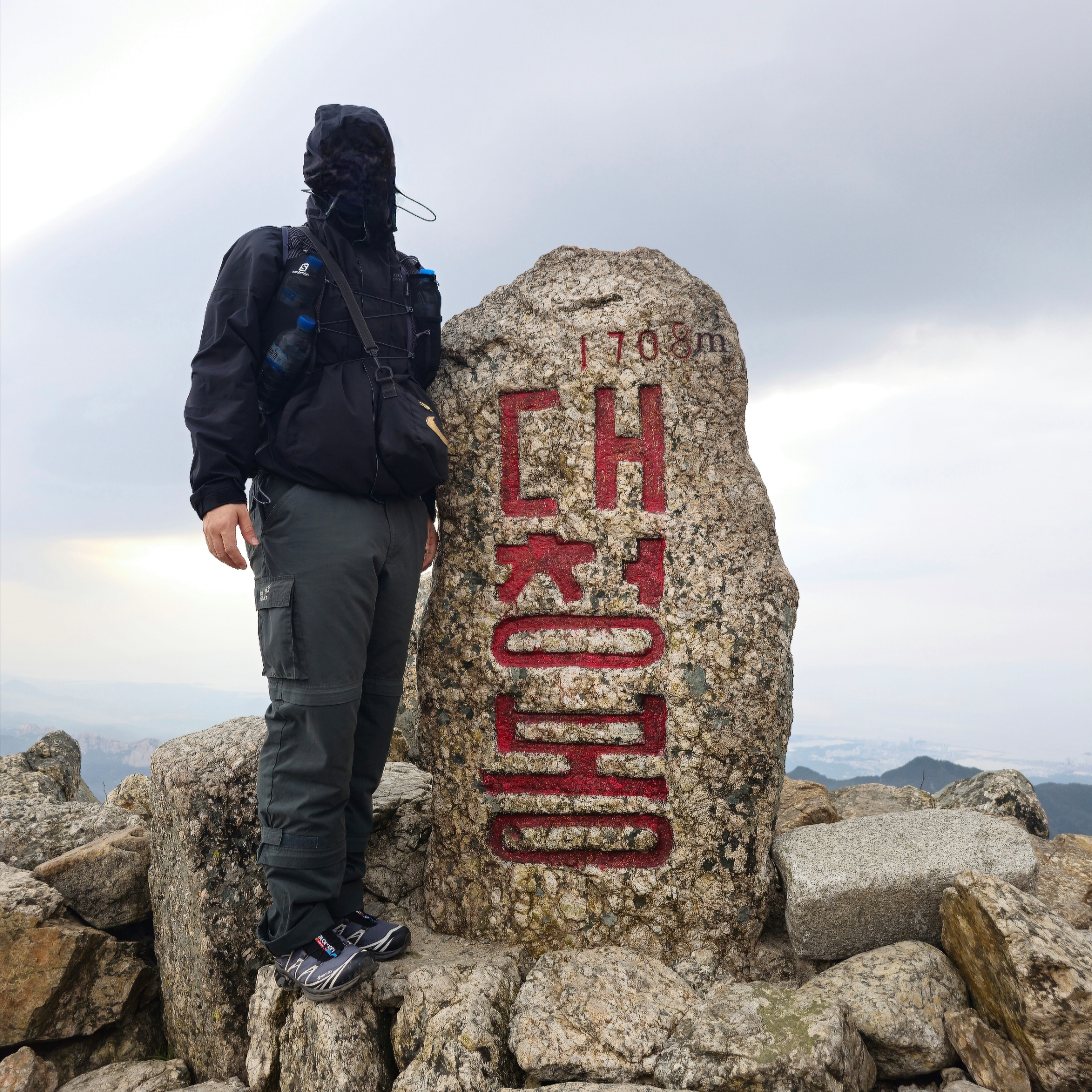 Salomon XT-6 Gore-Tex Black Ebony, Arc'teryx Beta LT Jacket Black 착용 스타일