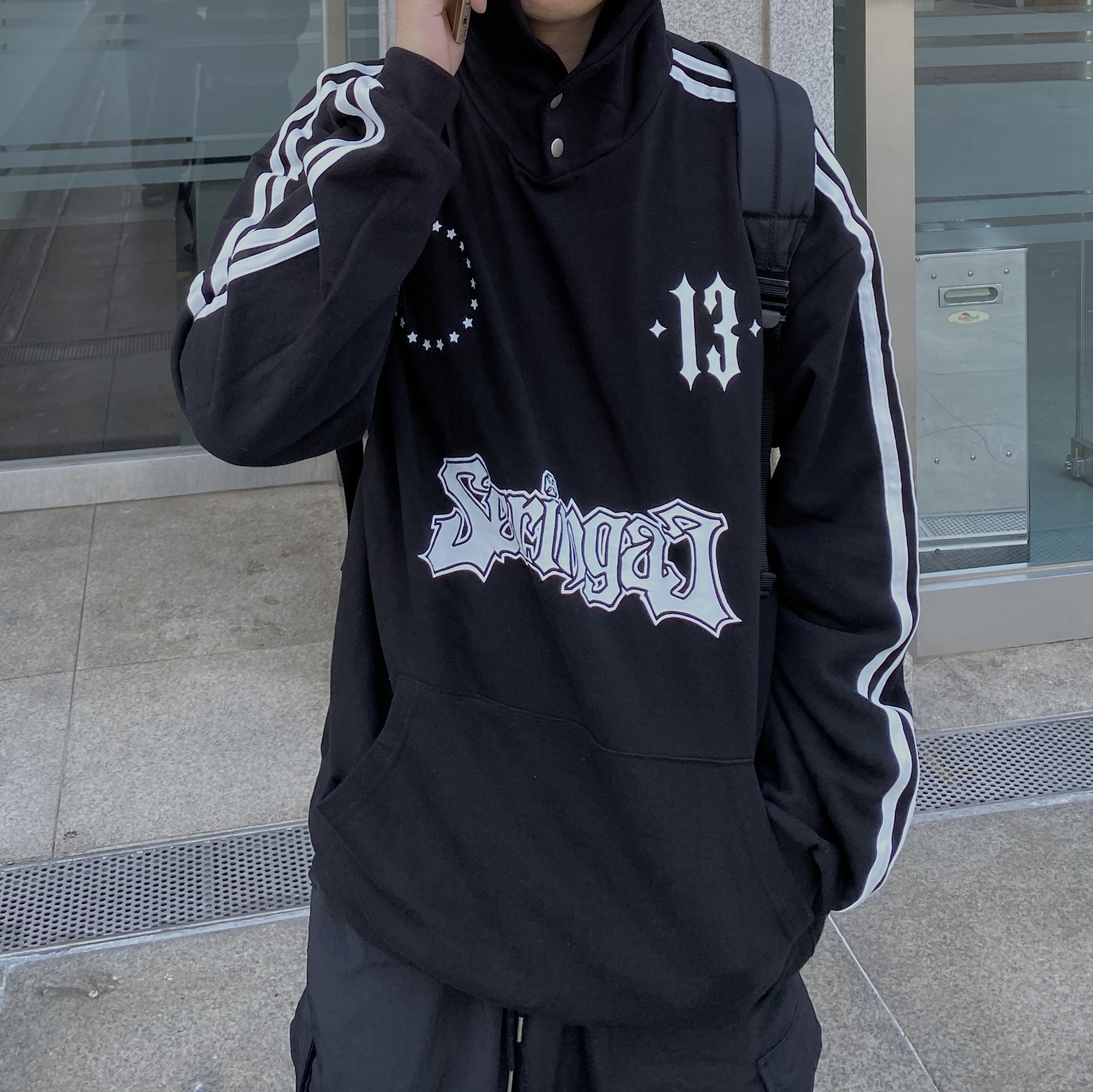 Adidas Superstar Premium Black White, CDG Backpack Black 착용 스타일 - 3