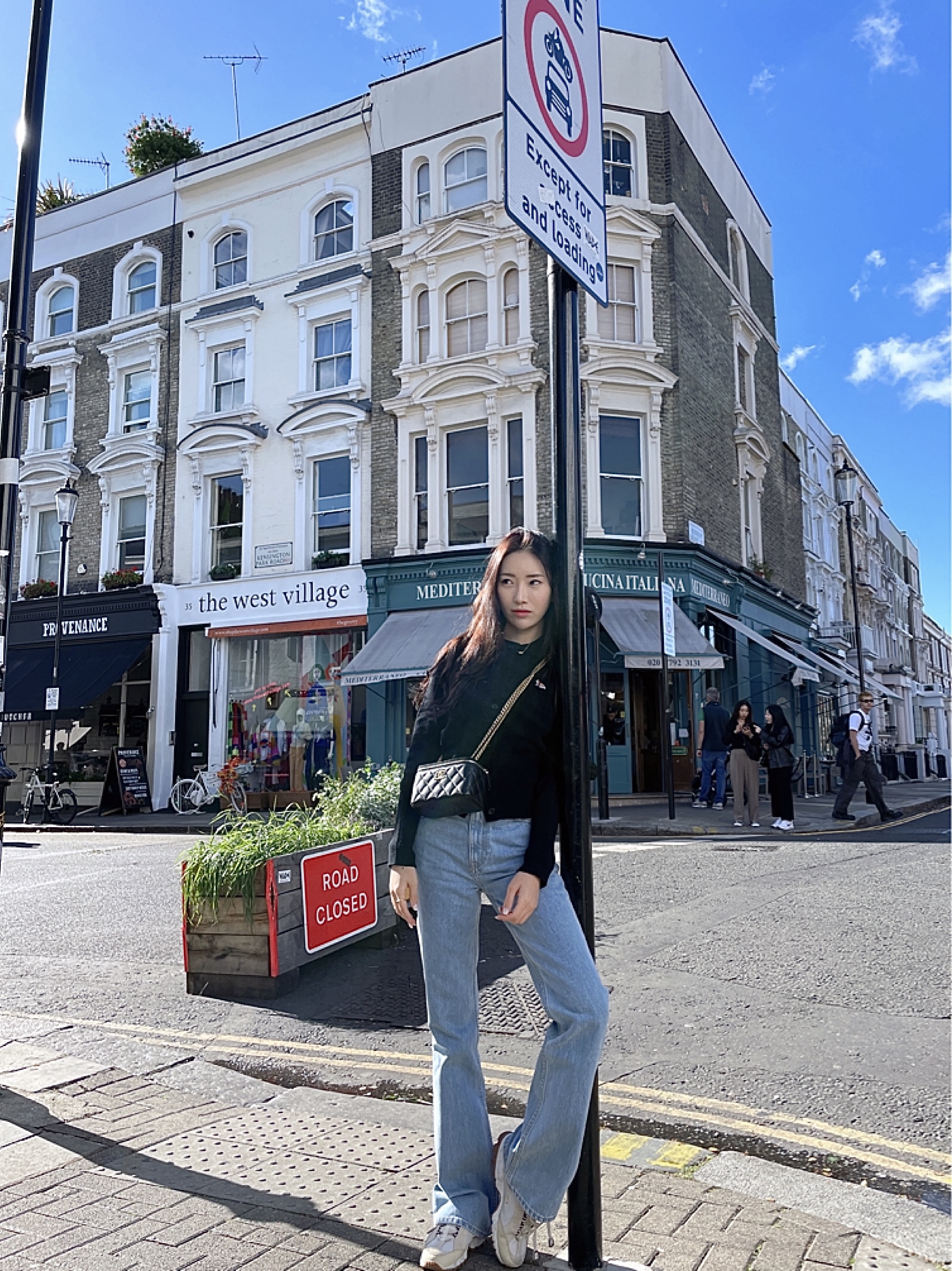 Nike x Jacquemus Air Humara LX Light Bone and Gold, (W) Maison Kitsune Baby Fox Patch R-Neck Fitted Cardigan Black 착용 스타일 - 3