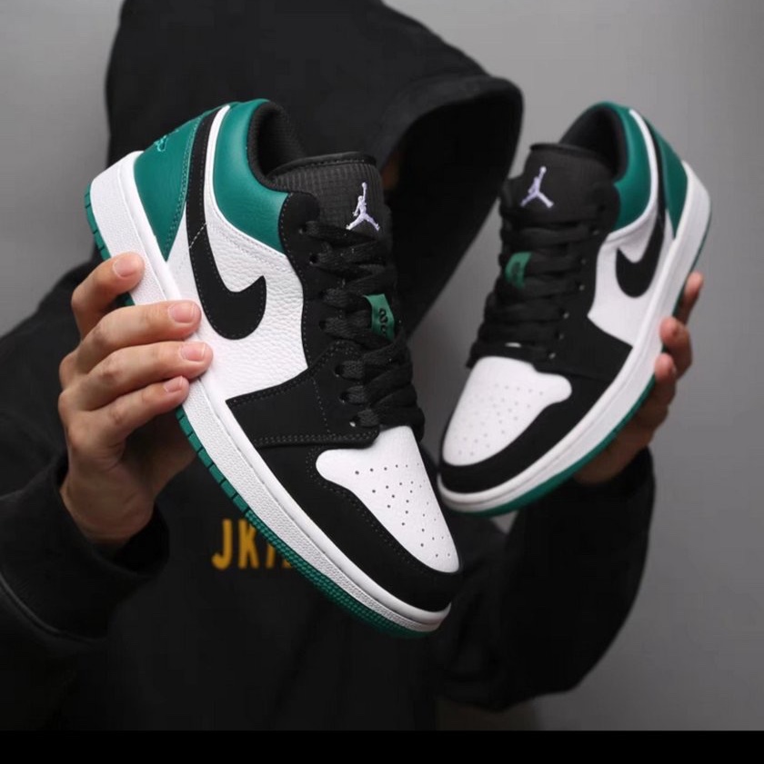 (GS) Jordan 1 Low Black Mystic Green 착용 스타일 - 1