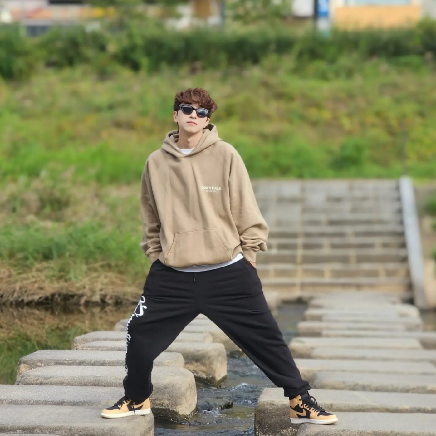 Essentials Hoodie Oak - 22SS, Jordan 1 Retro High OG Vachetta Tan 착용 스타일 - 6