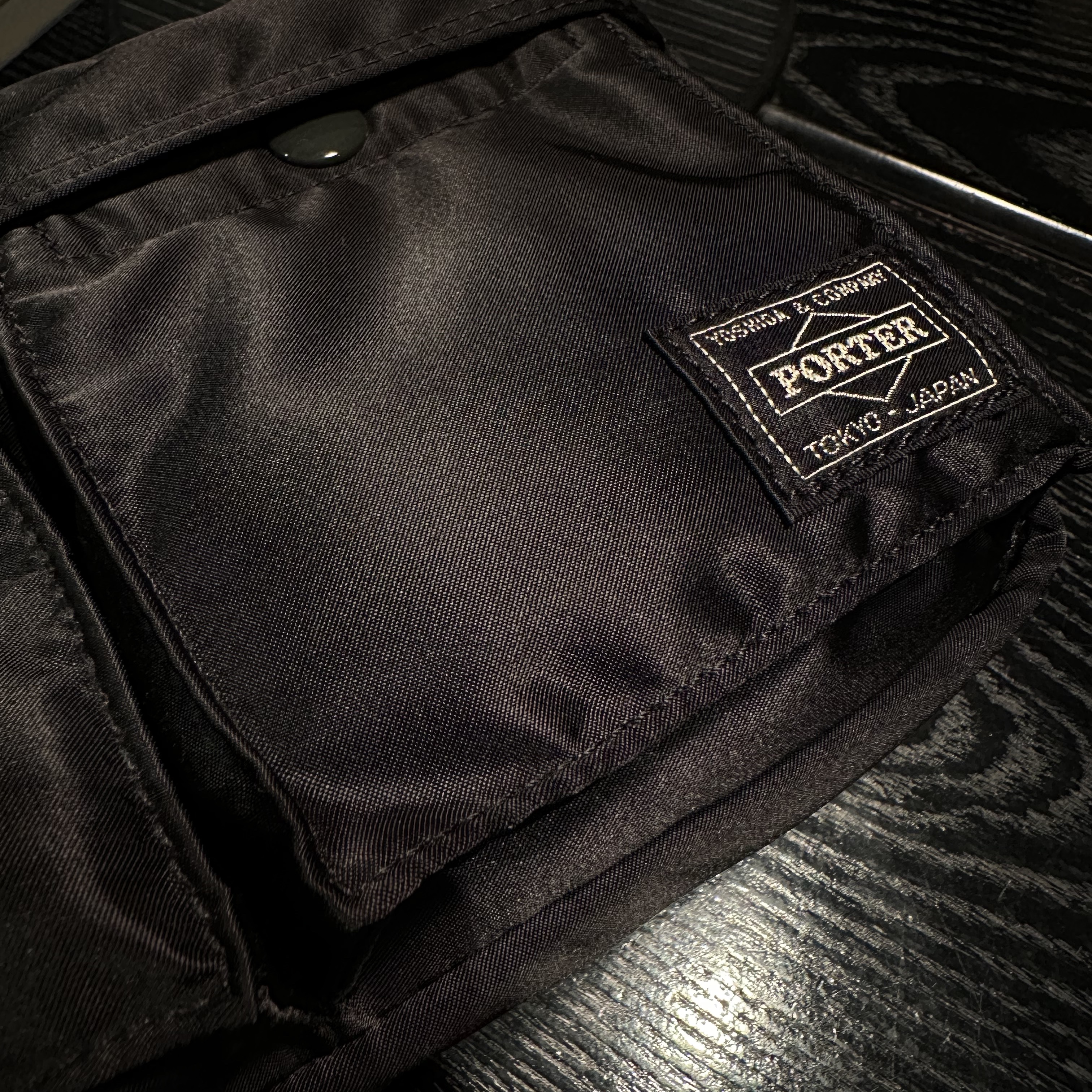Porter Tanker Shoulder Bag Black 착용 스타일