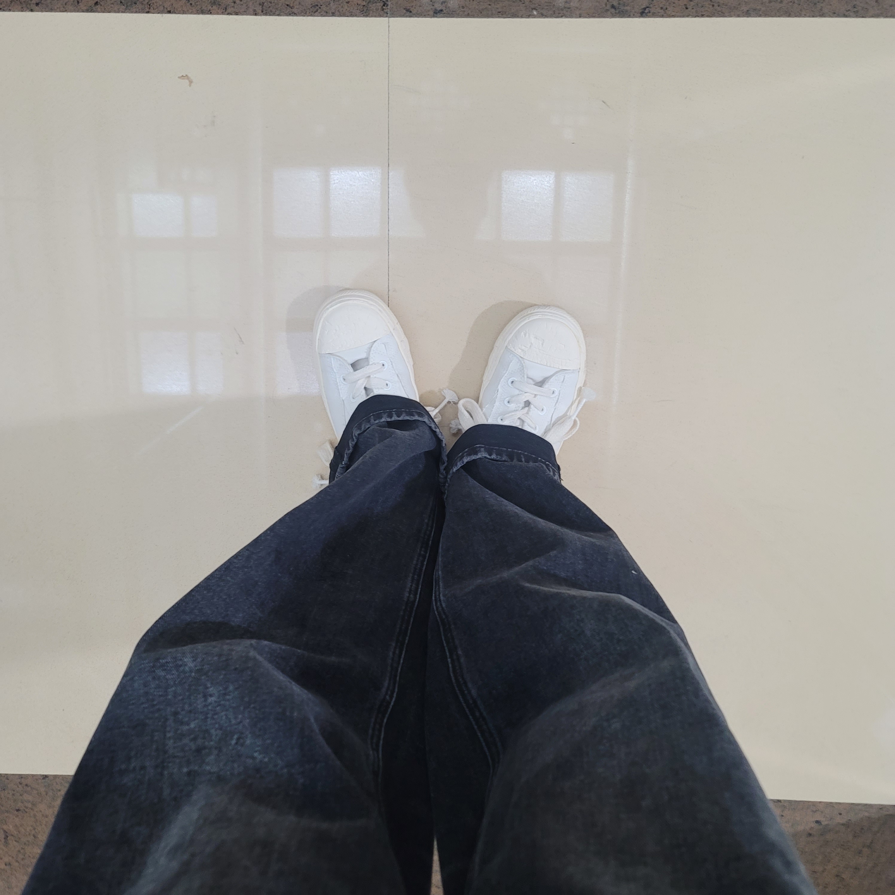 Maison Mihara Yasuhiro General Scale Past Sole 6-Hole Low-top Sneakers White 착용 스타일 - 4