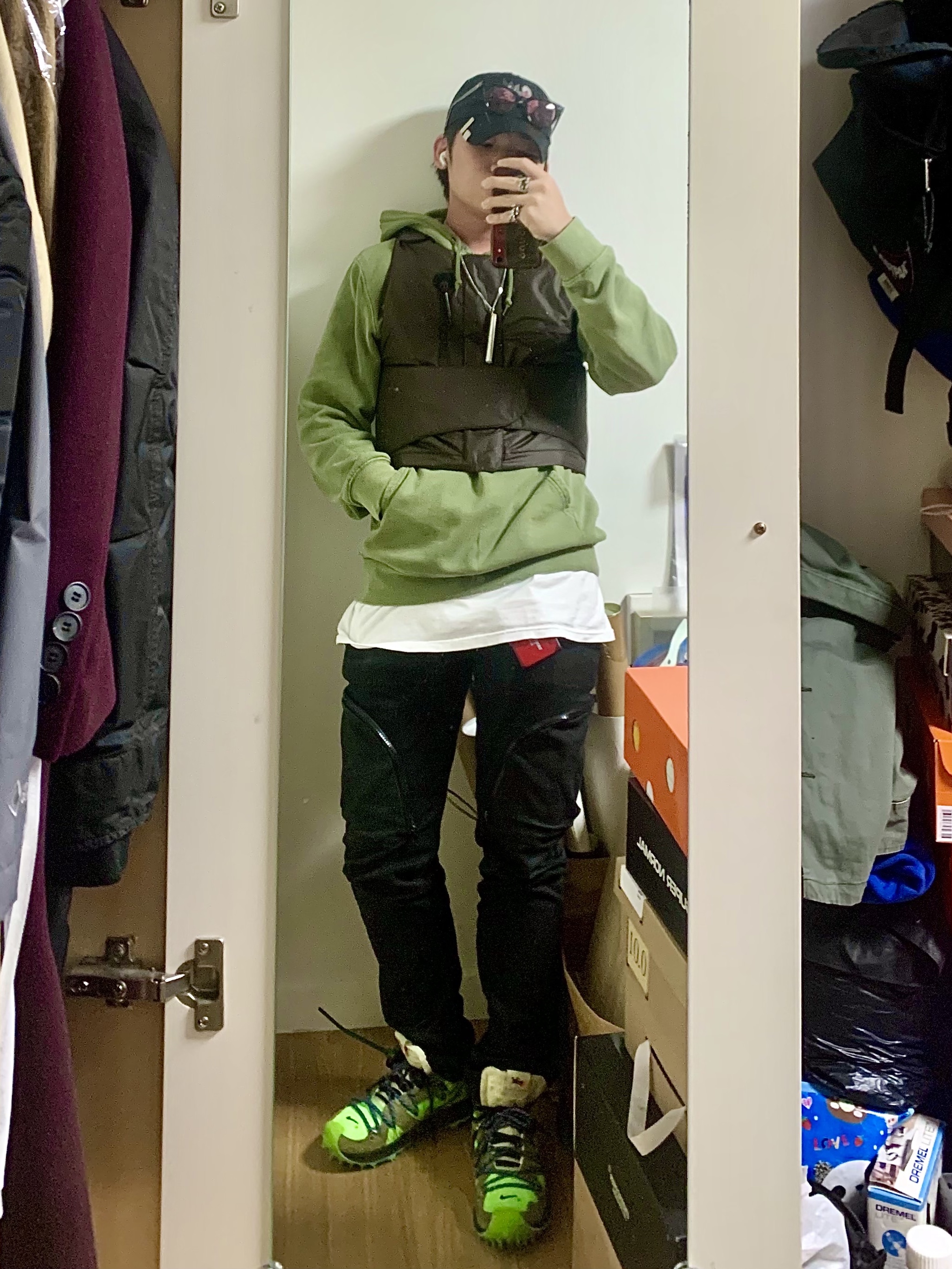 Peaceminusone Slider Clip #1 Silver, Nike x Travis Scott NRG BH Vest Velvet Brown - US/EU 착용 스타일