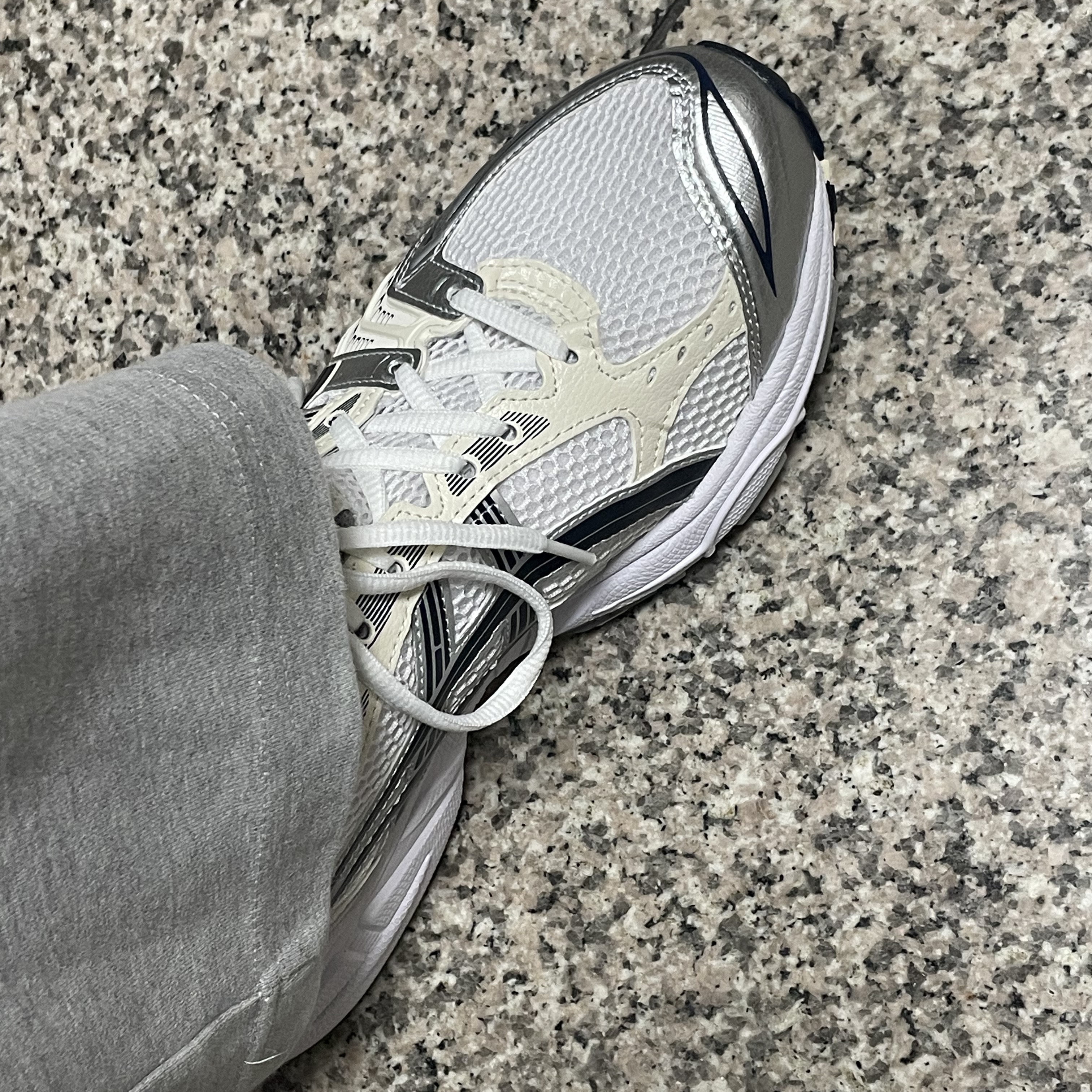 (W) Asics Gel-Kayano 14 White Midnight 착용 스타일