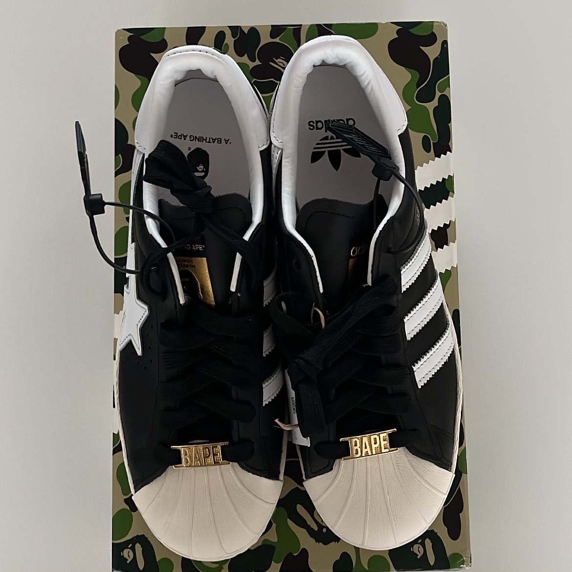 Adidas x BAPE Superstar 80s Core Black Off White 착용 스타일