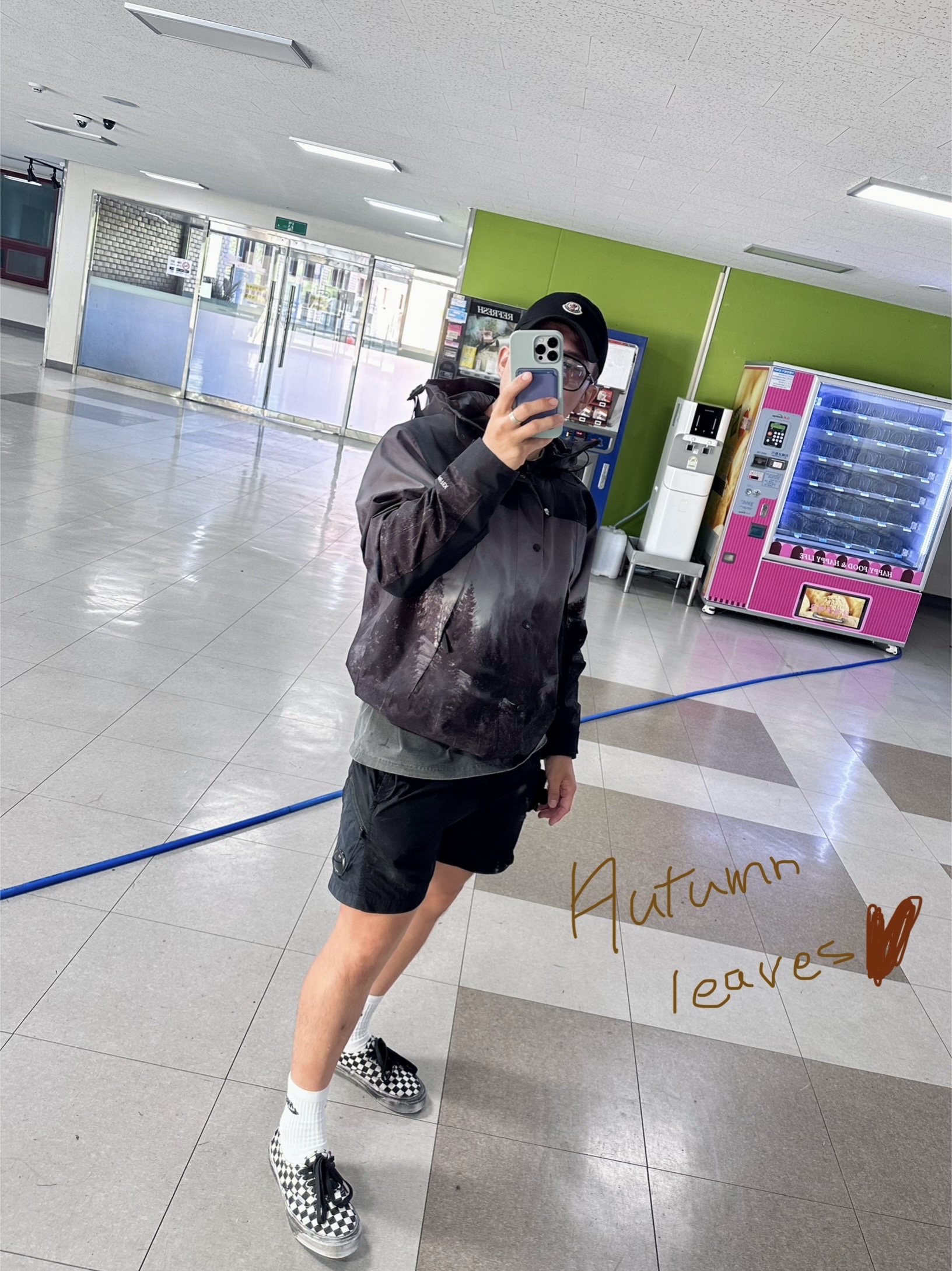 The North Face Eco Gore-Tex Mountain Vista Jacket Dark Gray, Vans Vault OG Authentic LX Checkerboard Stressed Black 착용 스타일 - 1