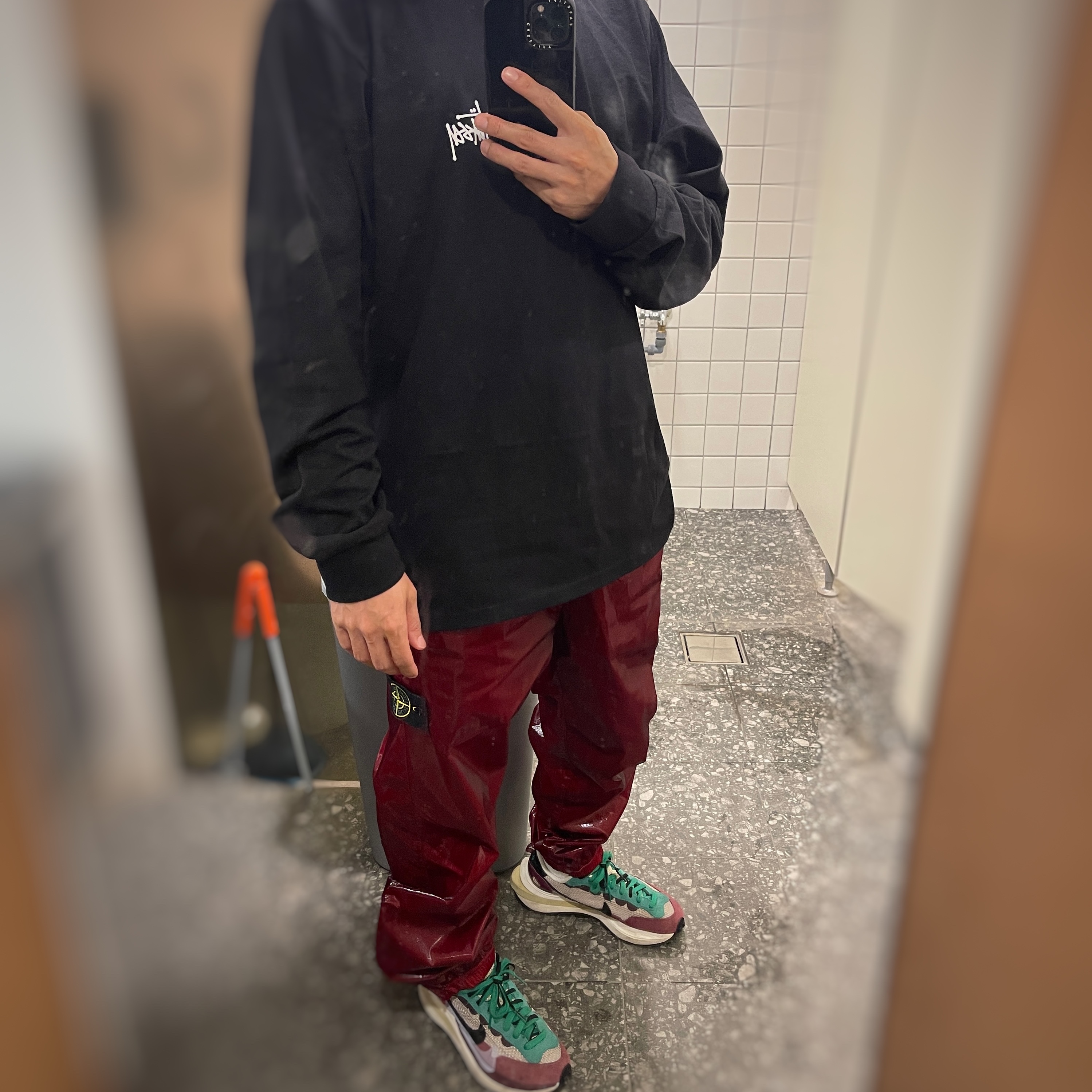 Supreme x Stone Island New Silk Light Pants Red - 19SS, Nike x Sacai VaporWaffle String & Black Villain Red 착용 스타일 - 3