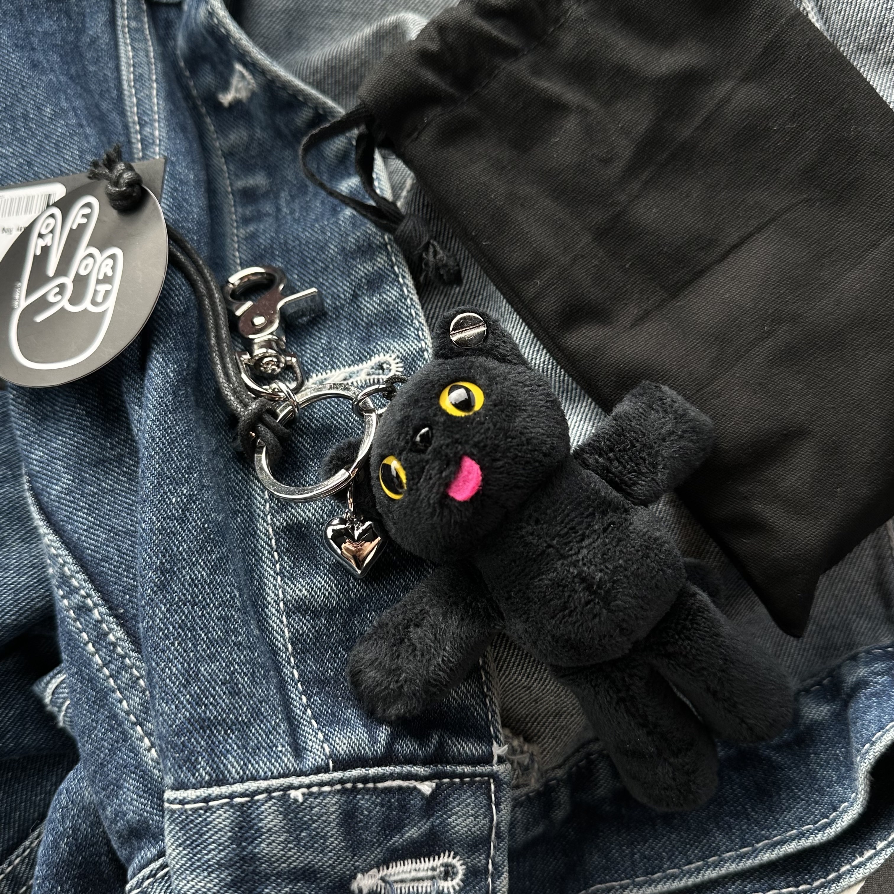 Comfort Piyong Keyring Black 착용 스타일