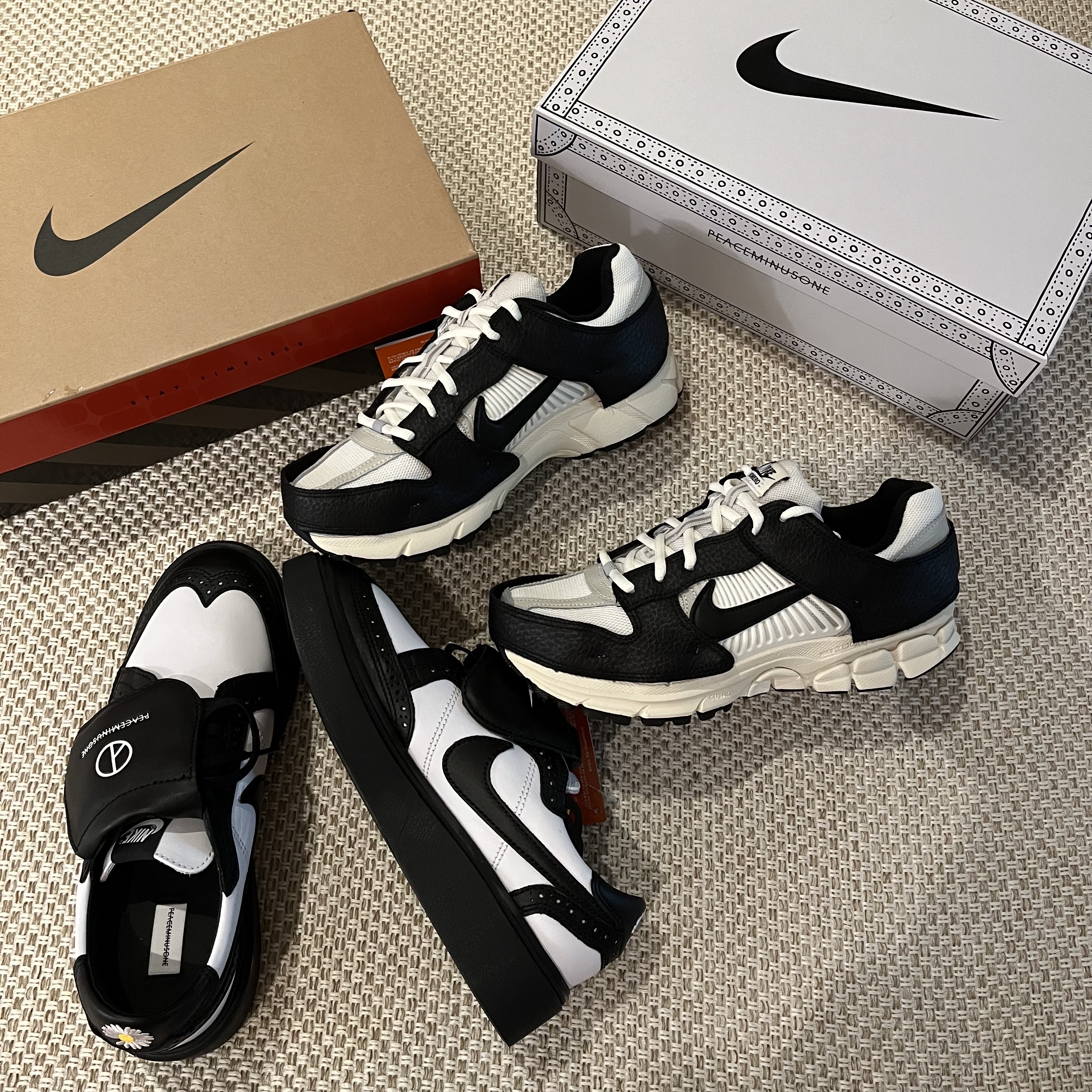 Nike x Peaceminusone Kwondo1 Black and White, (W) Nike Zoom Vomero 5 Wolf Grey and Black 착용 스타일