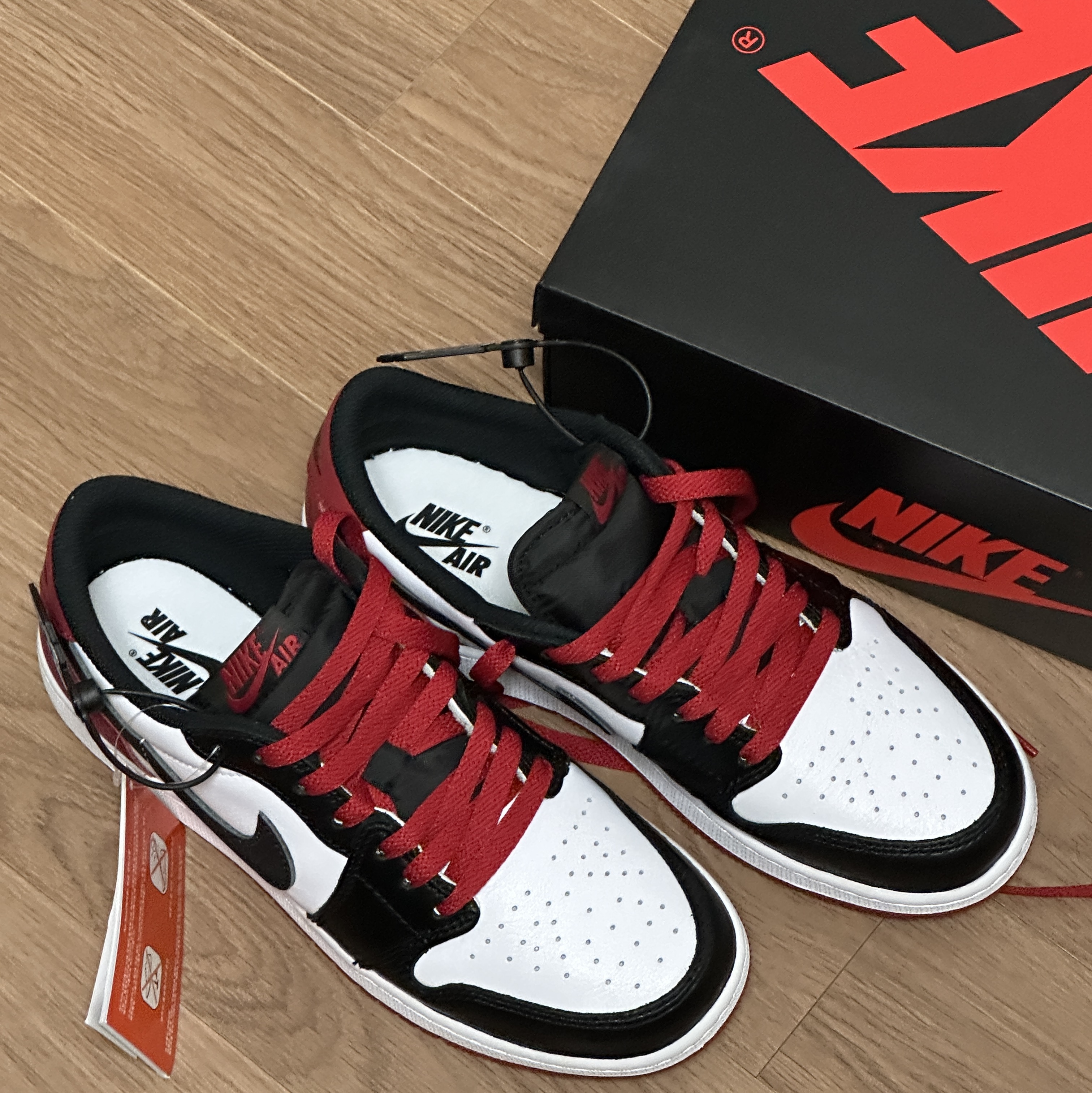 (GS) Jordan 1 Retro Low OG Black Toe 착용 스타일 - 2