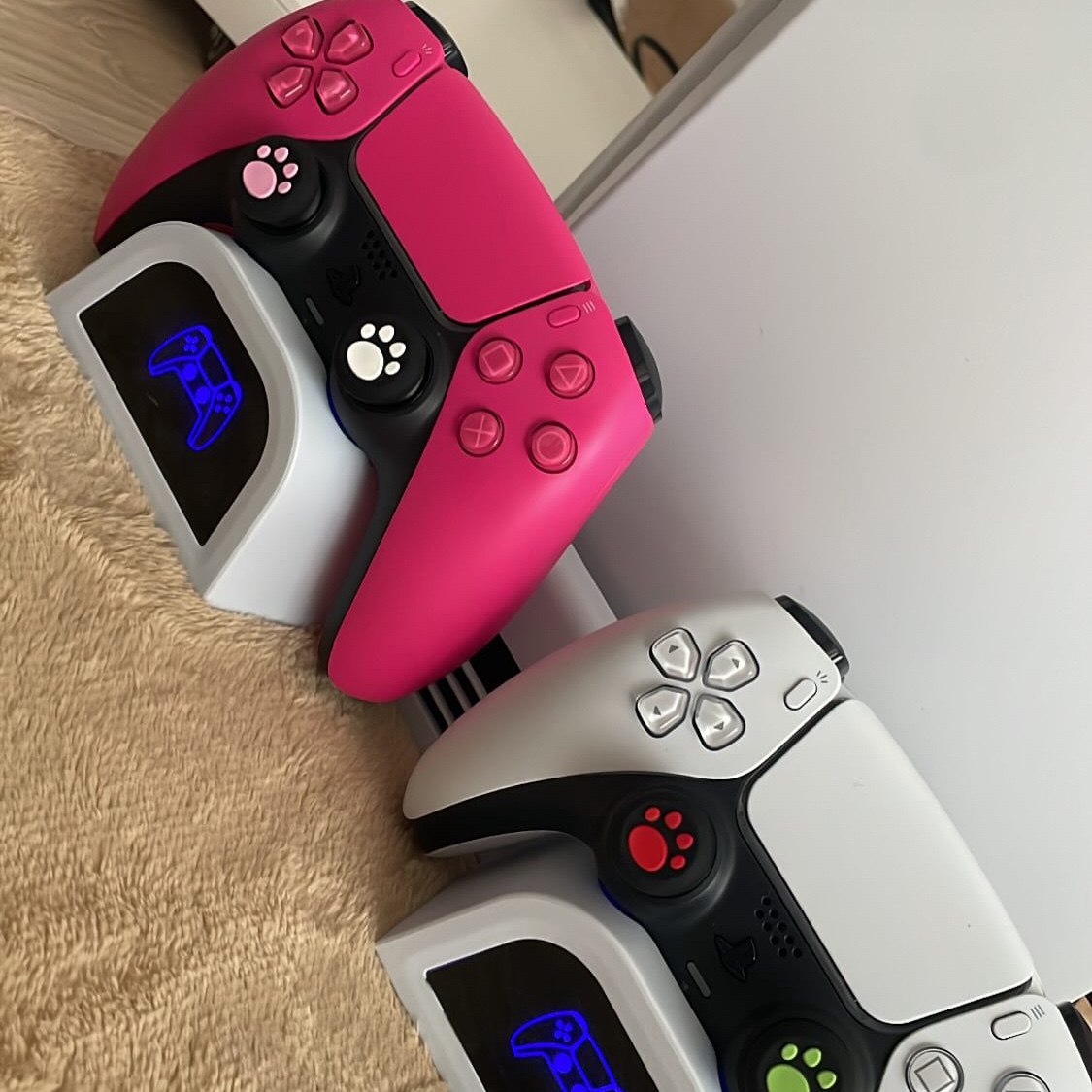 Playstation 5 DualSense Wireless Controller Nova Pink (Korean Ver.) 착용 스타일