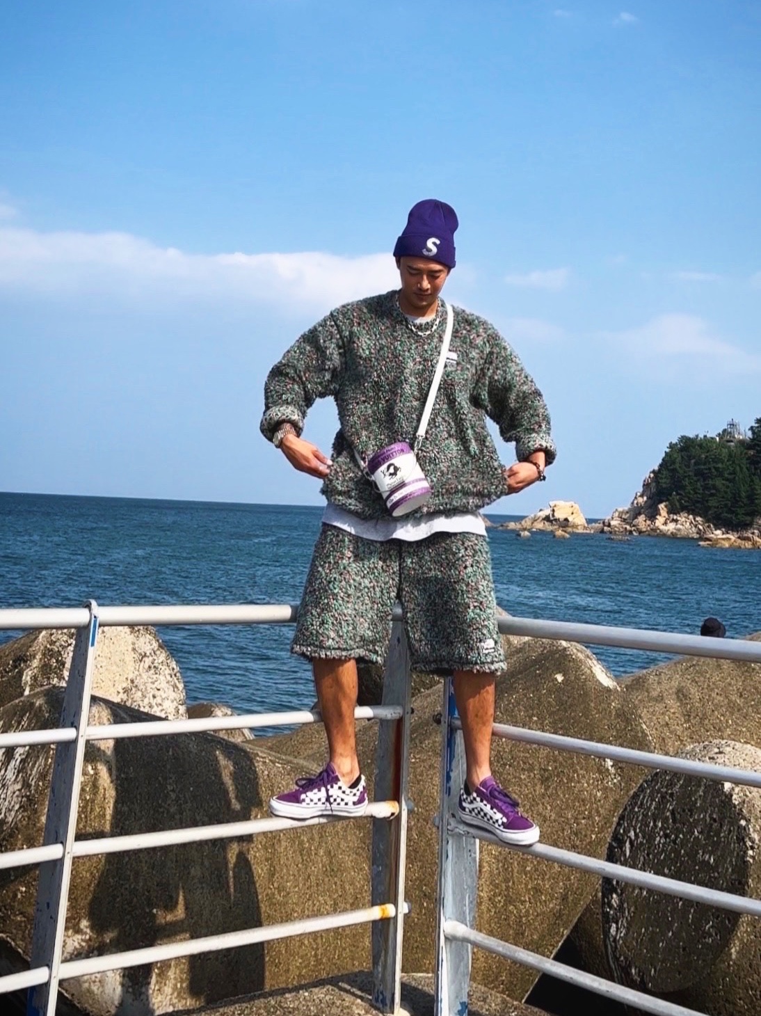 Supreme New Era Swarovski S Logo Beanie Purple - 21SS, Vans x Supreme x Swarovski Old Skool Purple 착용 스타일 - 5
