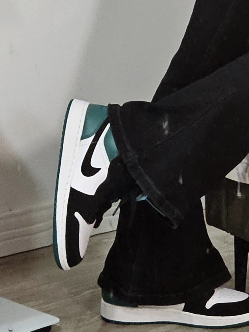 (GS) Jordan 1 Low Black Mystic Green 착용 스타일 - 2