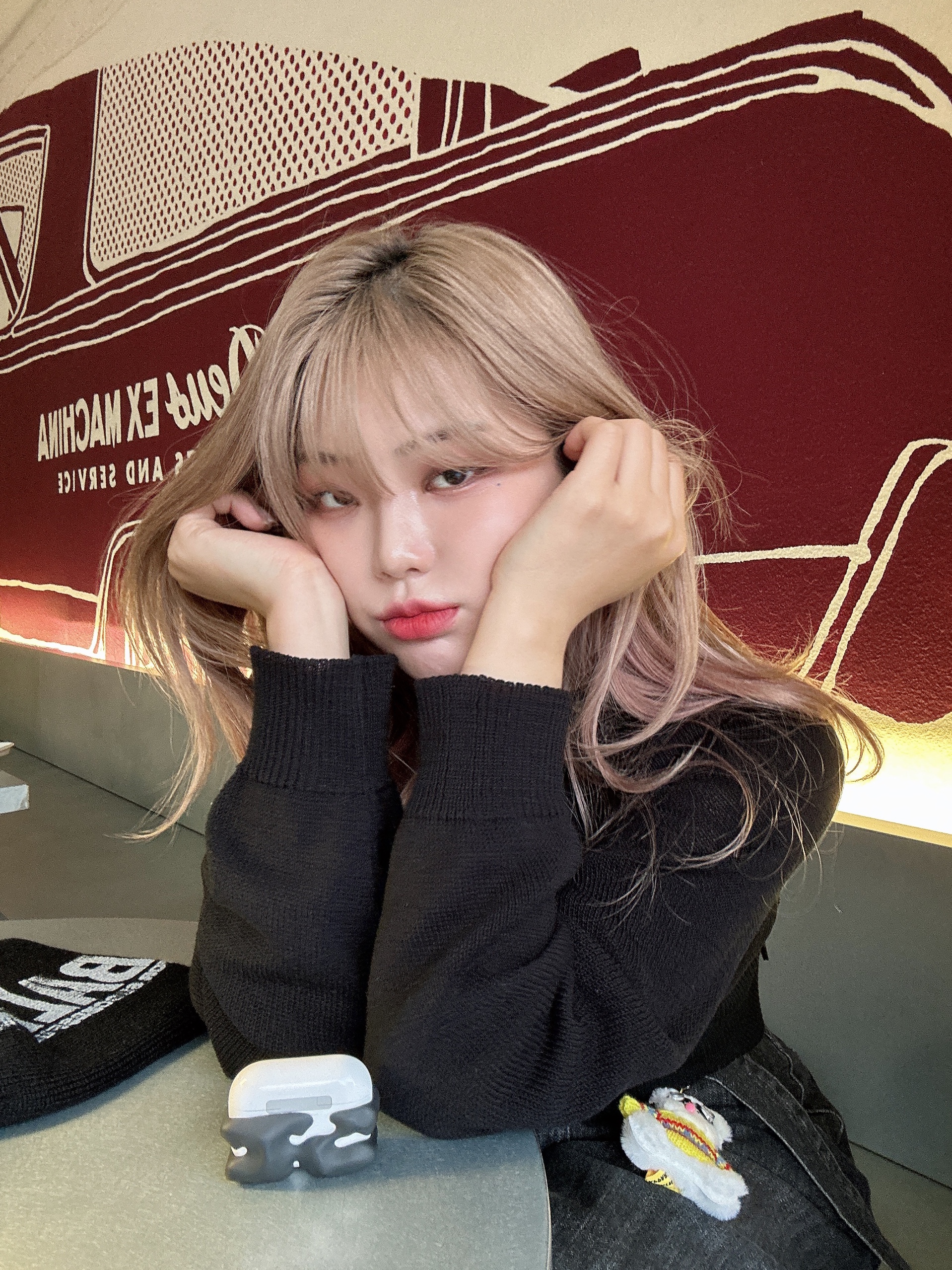 [KREAM 단독] Test Artifact Era Pro Drip Black, Apple AirPods Pro 2nd Gen (Korean Ver.) 착용 스타일 - 2
