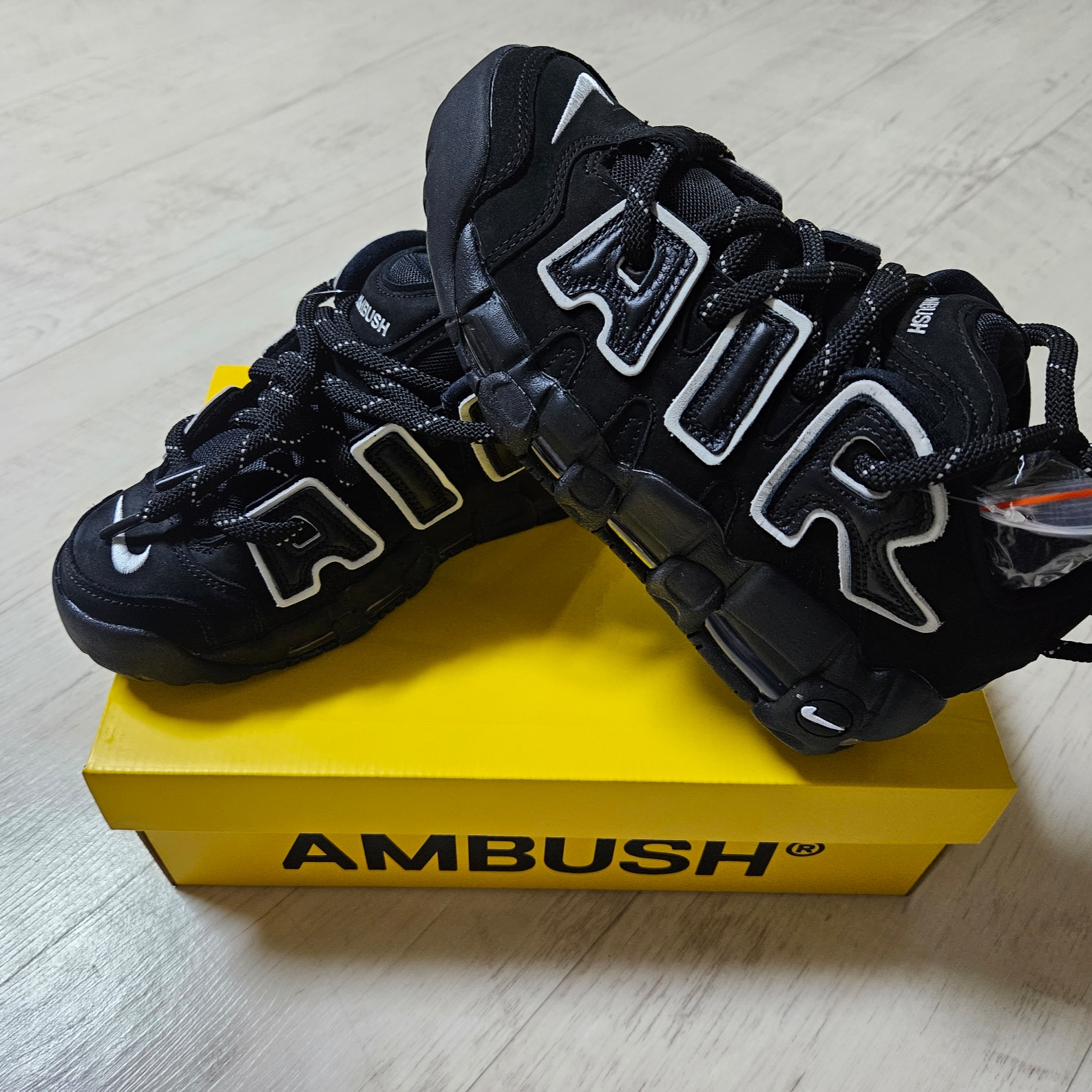 Nike x Ambush Air More Uptempo Low Black and White 착용 스타일