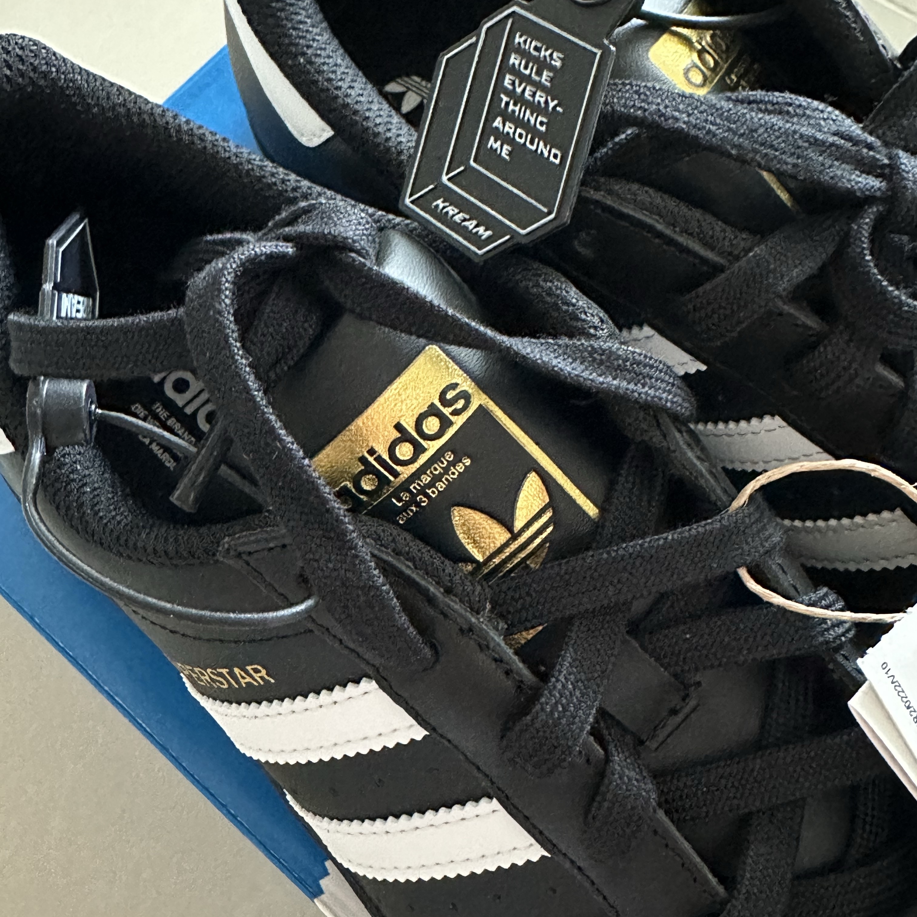 (J) Adidas Superstar Black White 착용 스타일