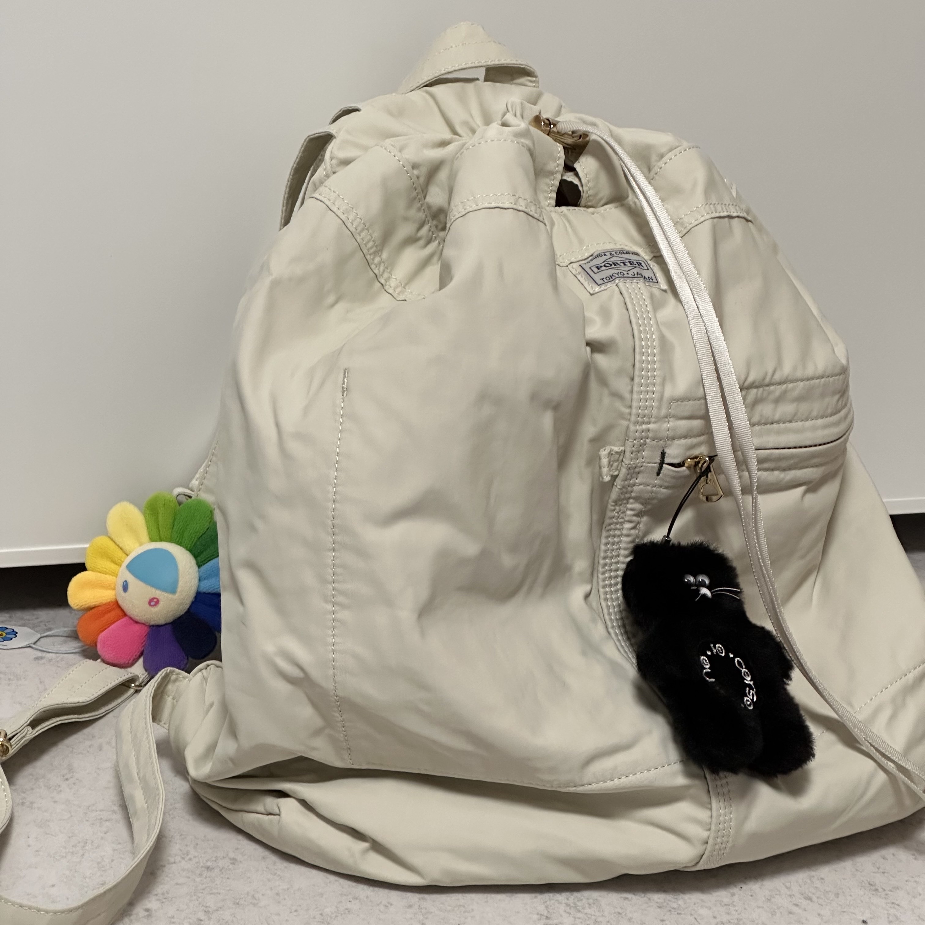 Monamhee x 10 Corso Como Bianco Phone Strap Black, Porter Mile Knapsack Off White 착용 스타일