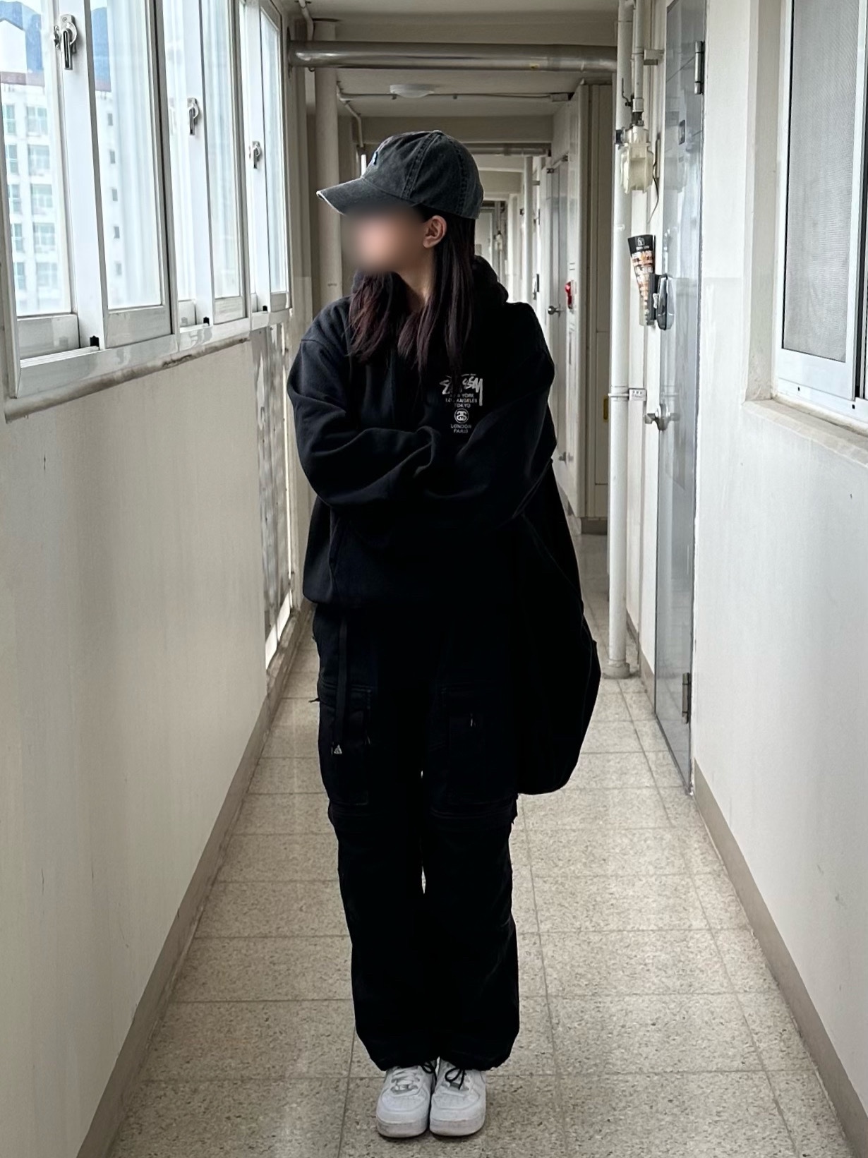 Ader Error Sig; TRS Tag Cap 01 Charcoal, Stussy World Tour Hoodie Black 2023 착용 스타일