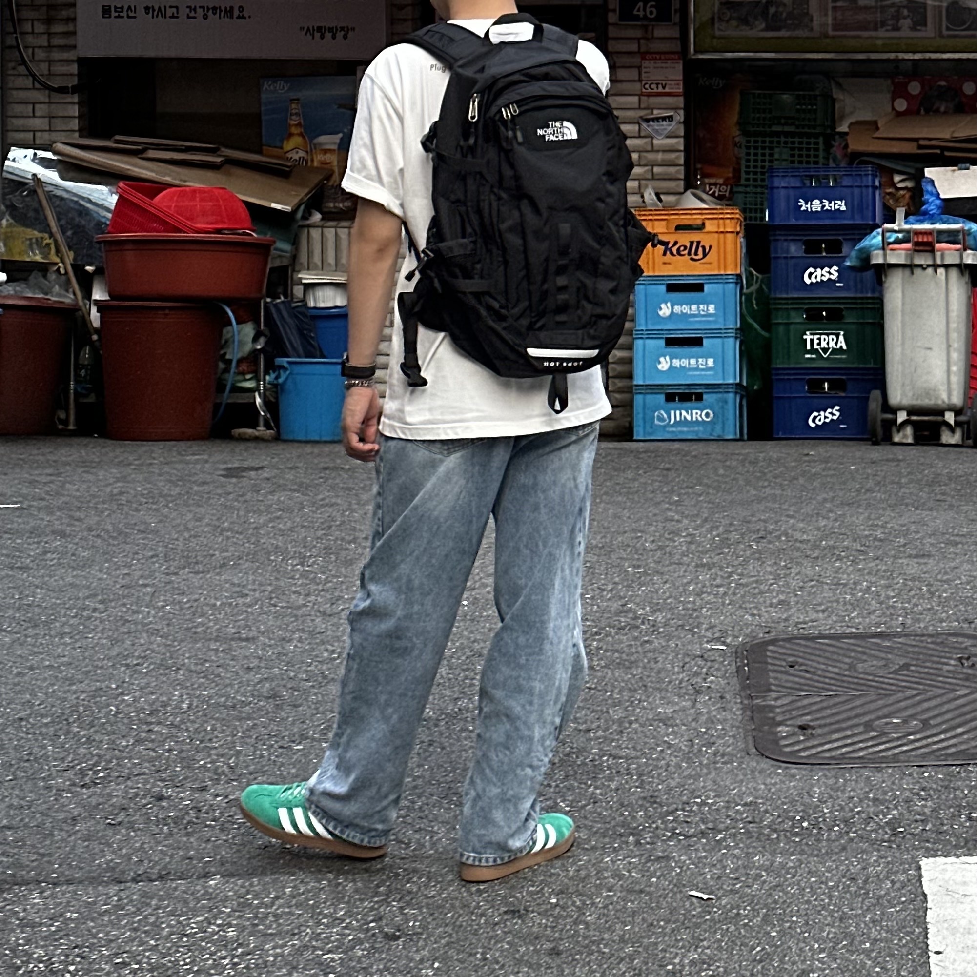 The North Face Hot Shot Black, Adidas Gazelle Court Green Cloud White 착용 스타일