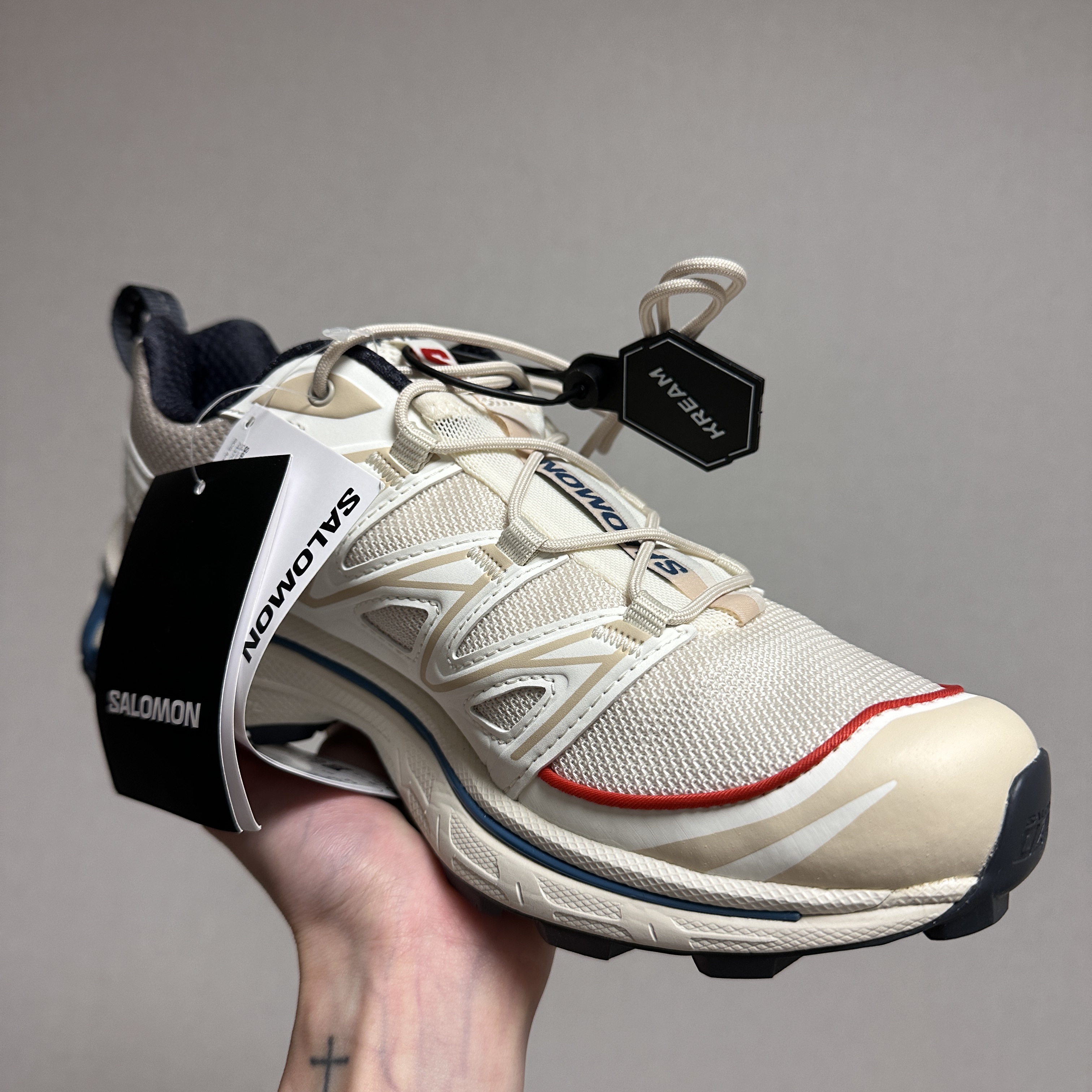 Salomon XT-6 Expanse Almond Milk Aegean Blue 착용 스타일