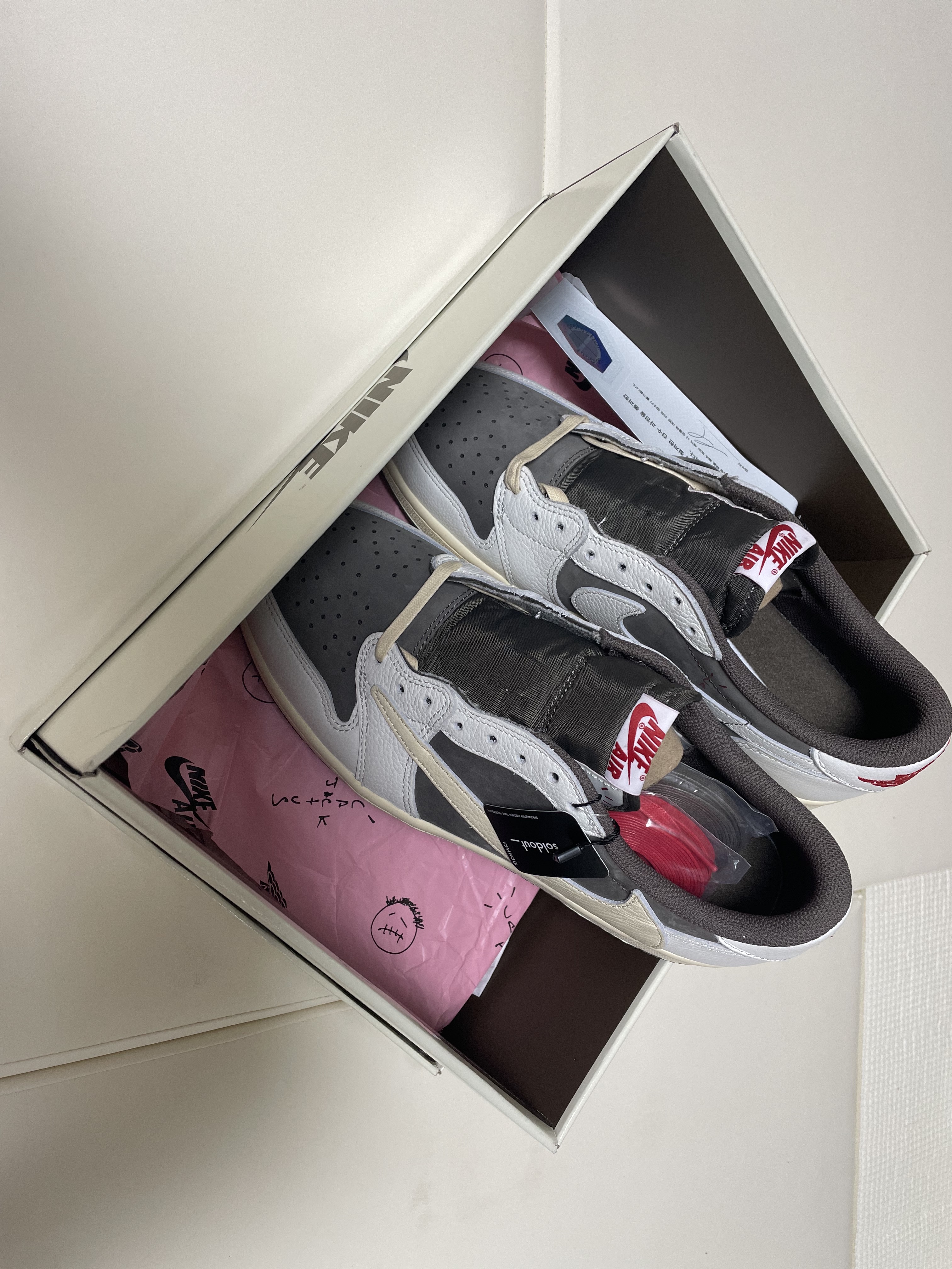 Jordan 1 x Travis Scott Retro Low OG SP Sail and Ridgerock ์ฐฉ์ฉ ์คํ์ผ - 1
