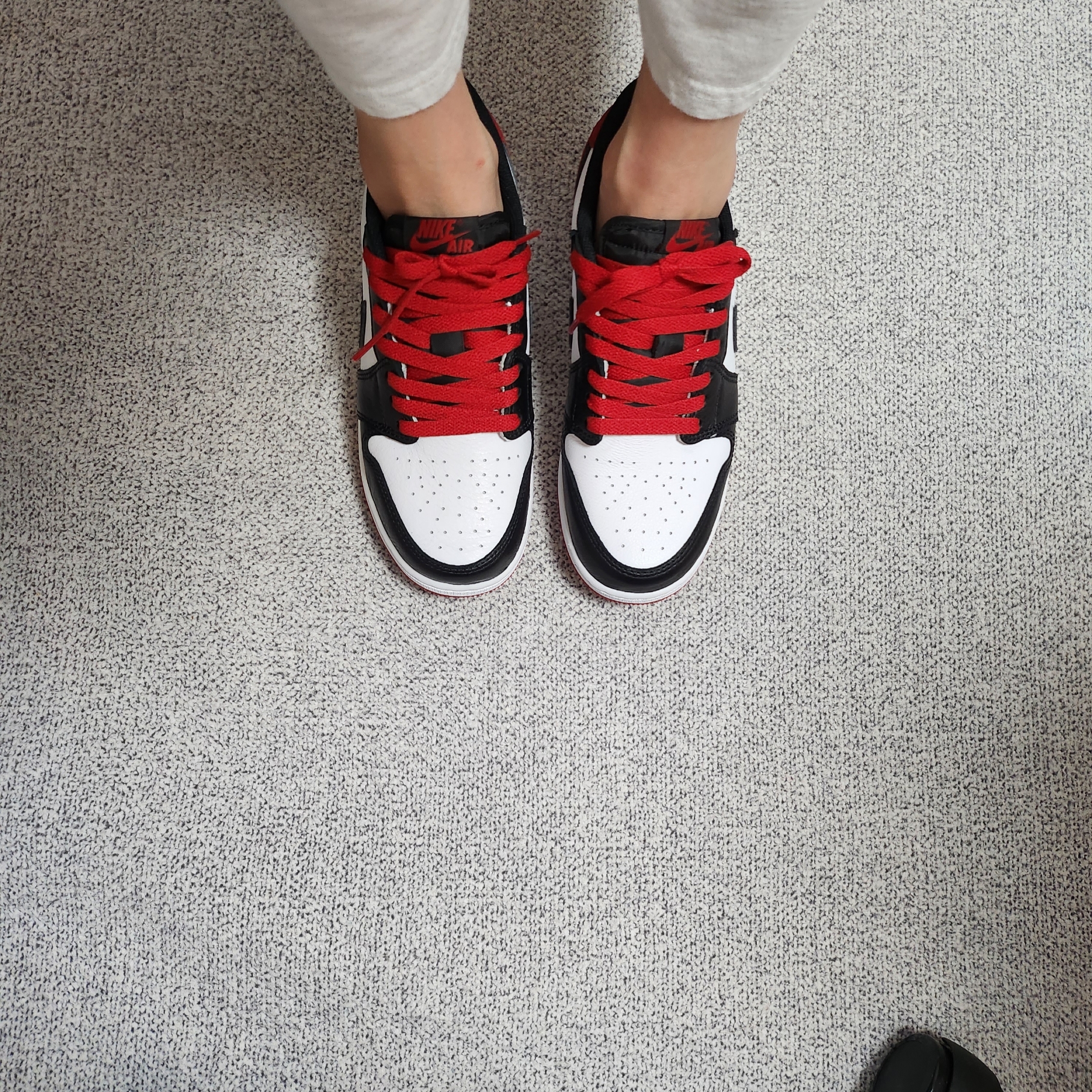 (GS) Jordan 1 Retro Low OG Black Toe 착용 스타일 - 1