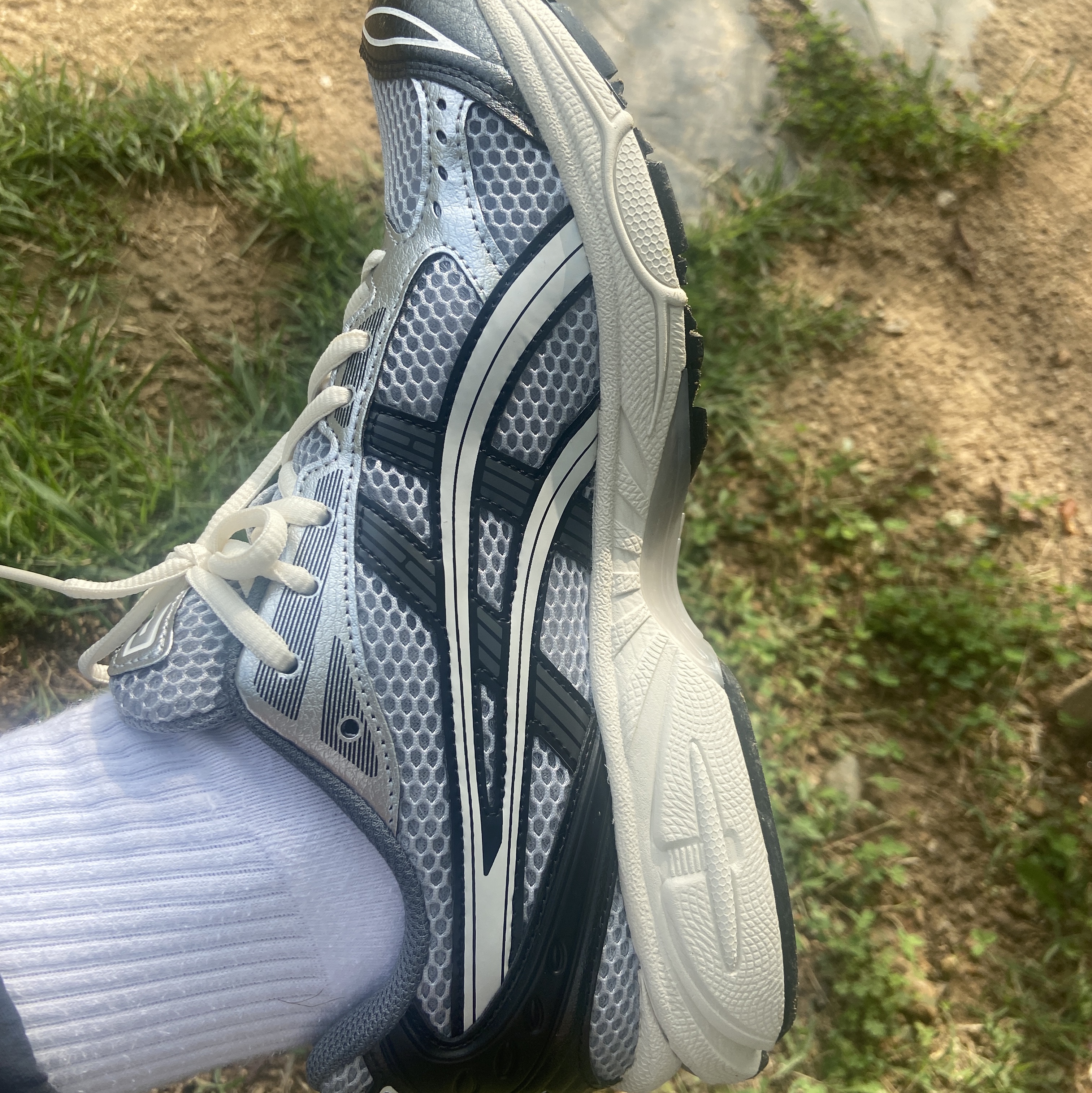 Asics Gel-Kayano 14 Black Glacier Grey 착용 스타일 - 2
