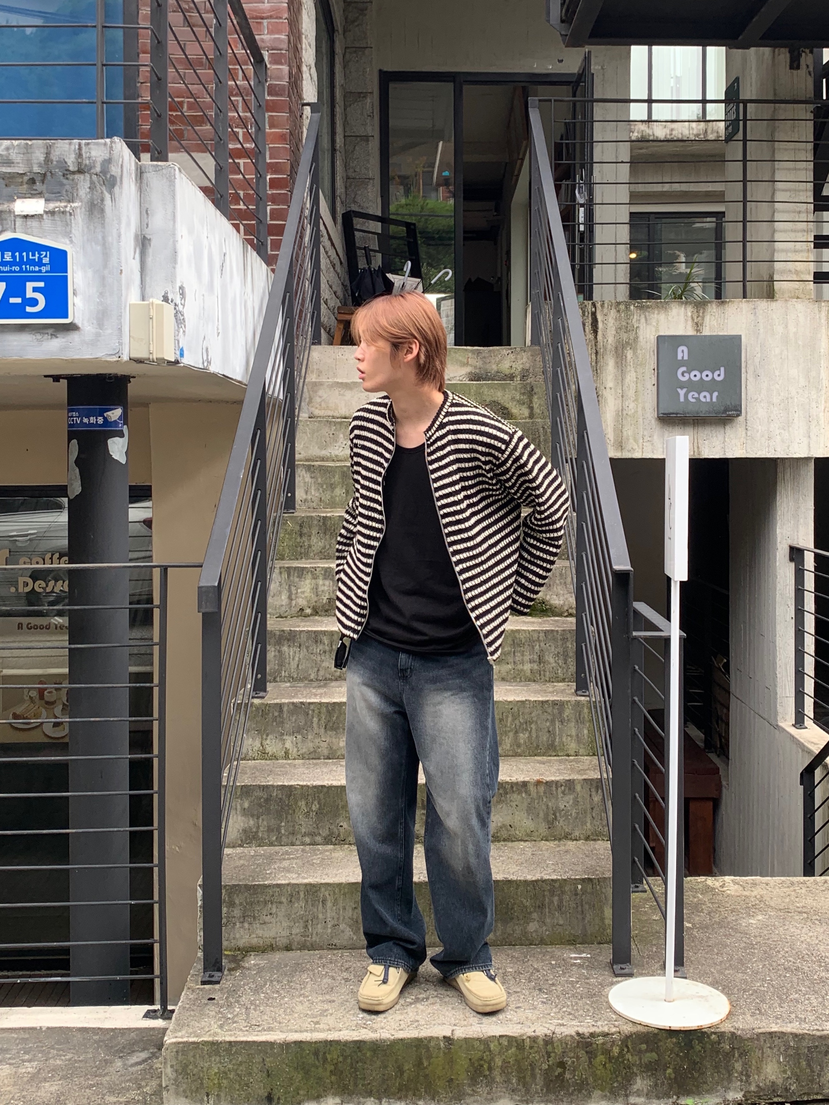 Clarks Wallabee Maple Suede 착용 스타일 - 1