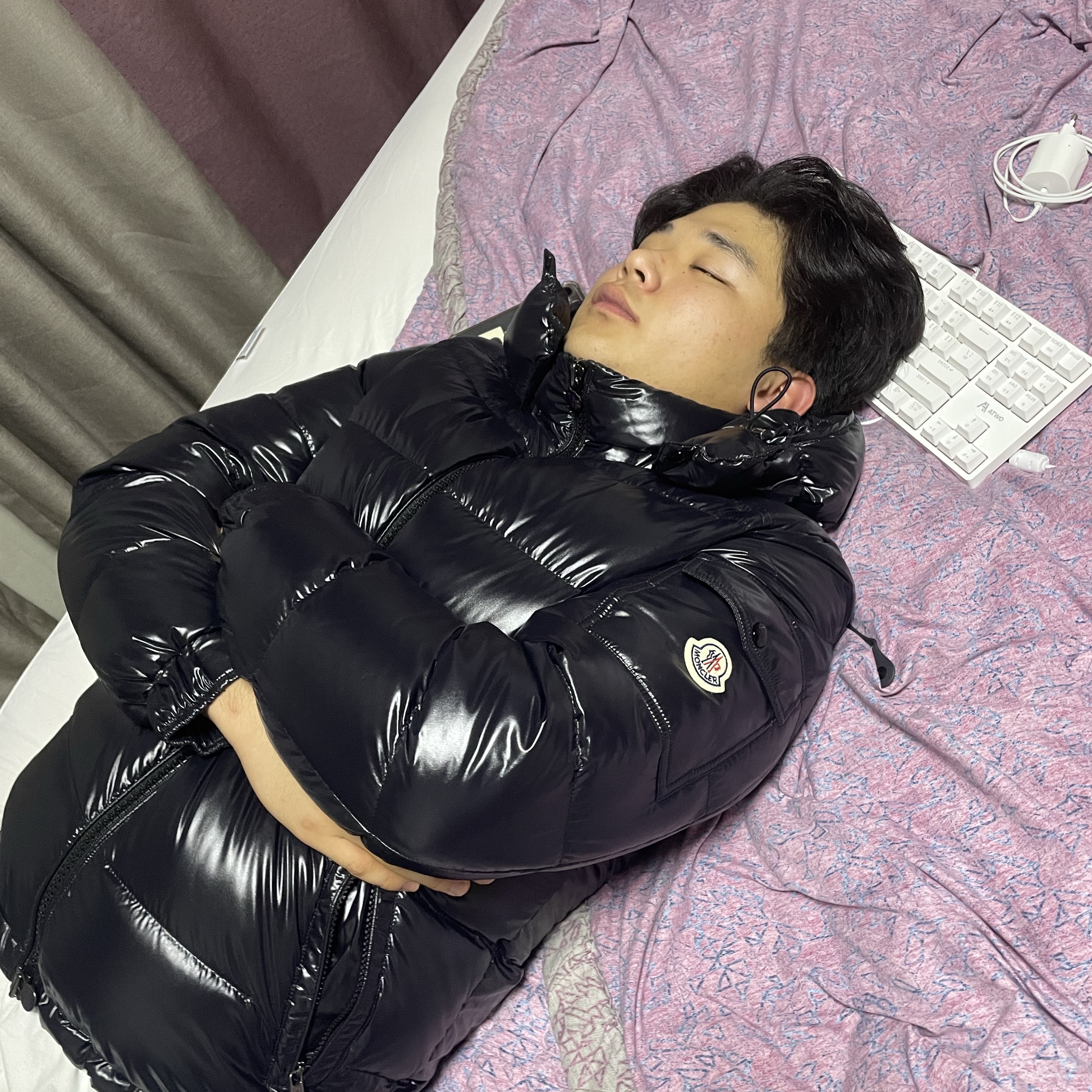 Moncler Maya Short Down Jacket Black - 23FW 착용 스타일 - 2