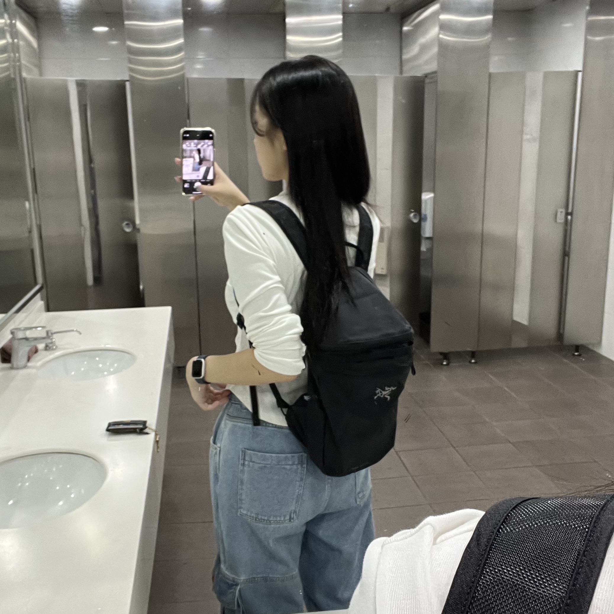 Arc'teryx Heliad 15 Backpack Black 착용 스타일