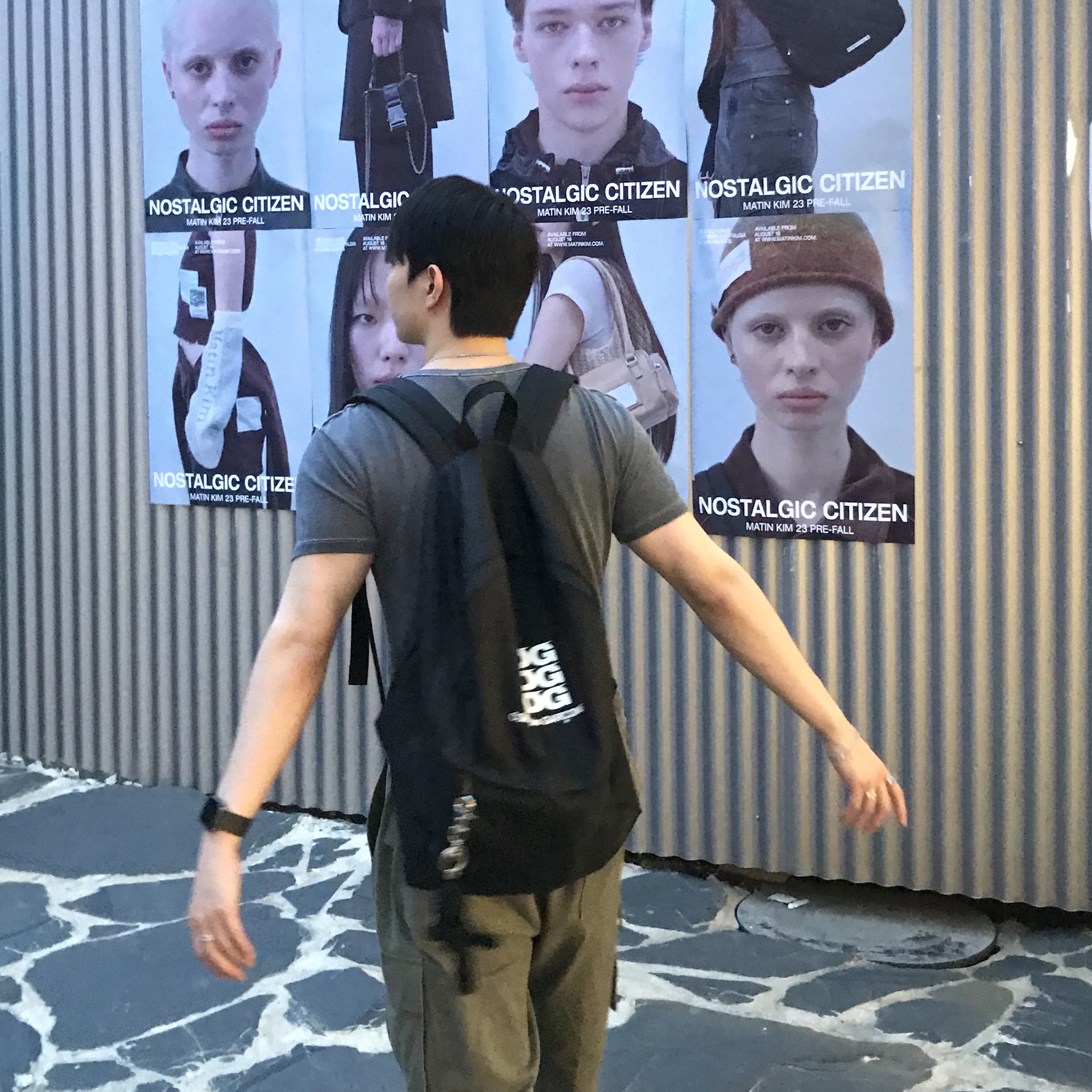 CDG Backpack Black, Comfort Piyong Keyring Black 착용 스타일 - 2
