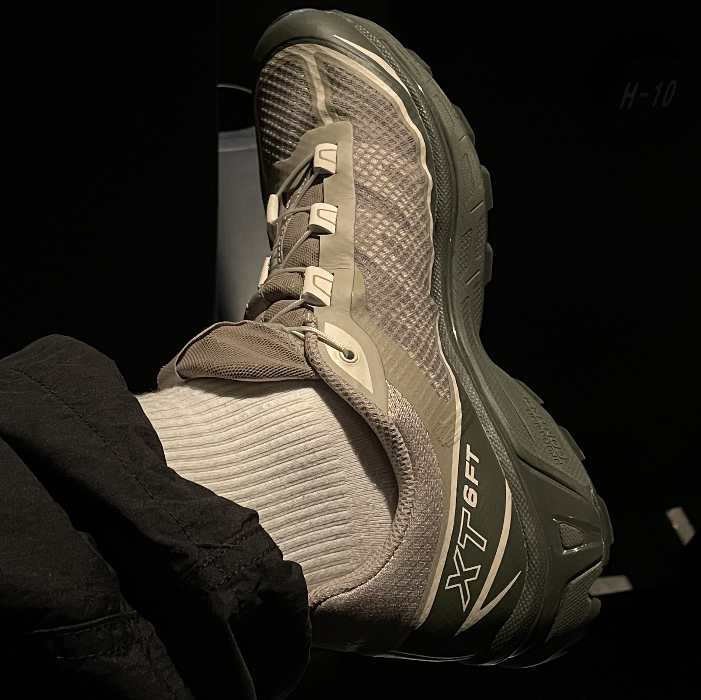 Salomon XT-6 FT Vintage Khaki 착용 스타일