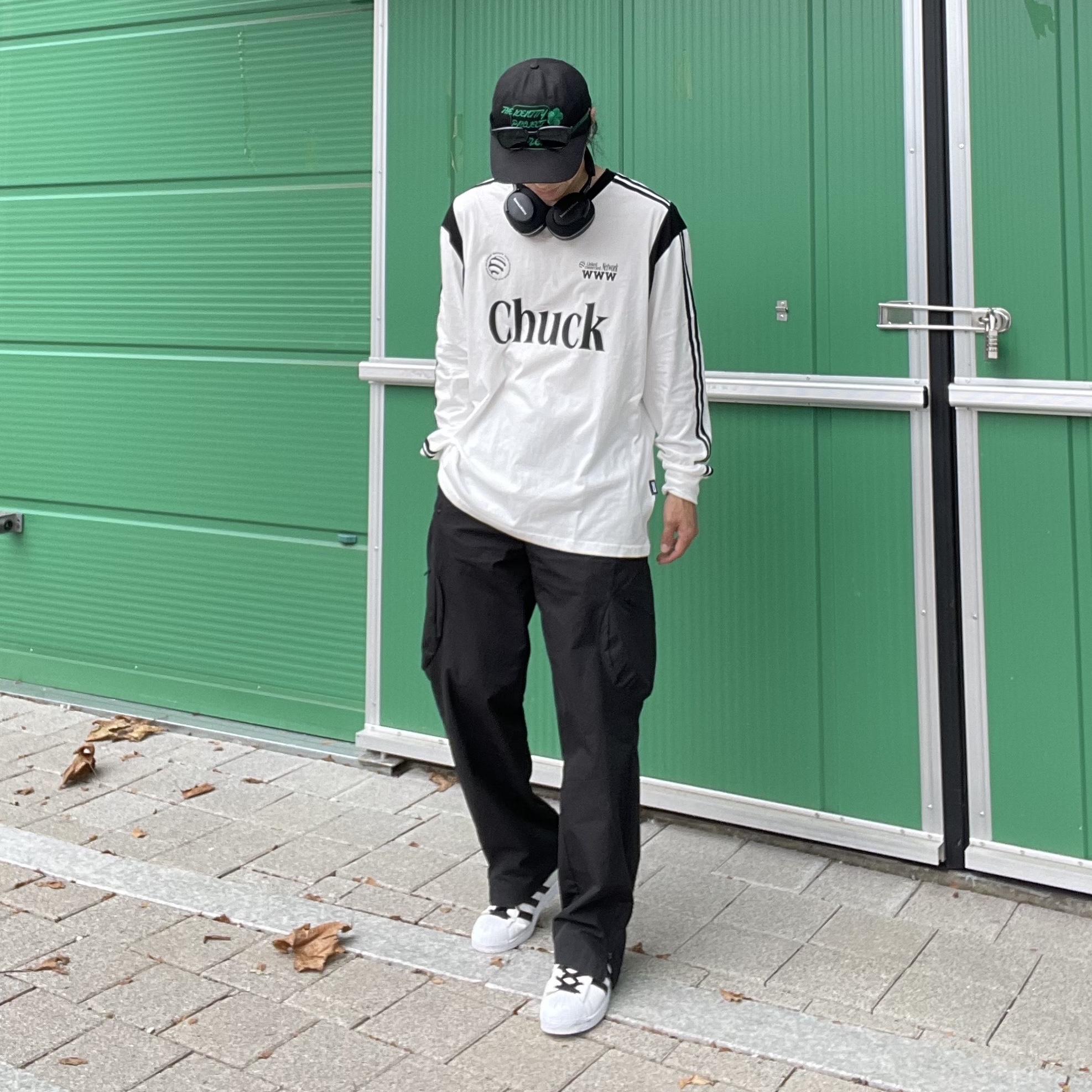 Adidas Superstar White Black, Gentle Monster x Maison Margiela MM007 Black Black 착용 스타일 - 2