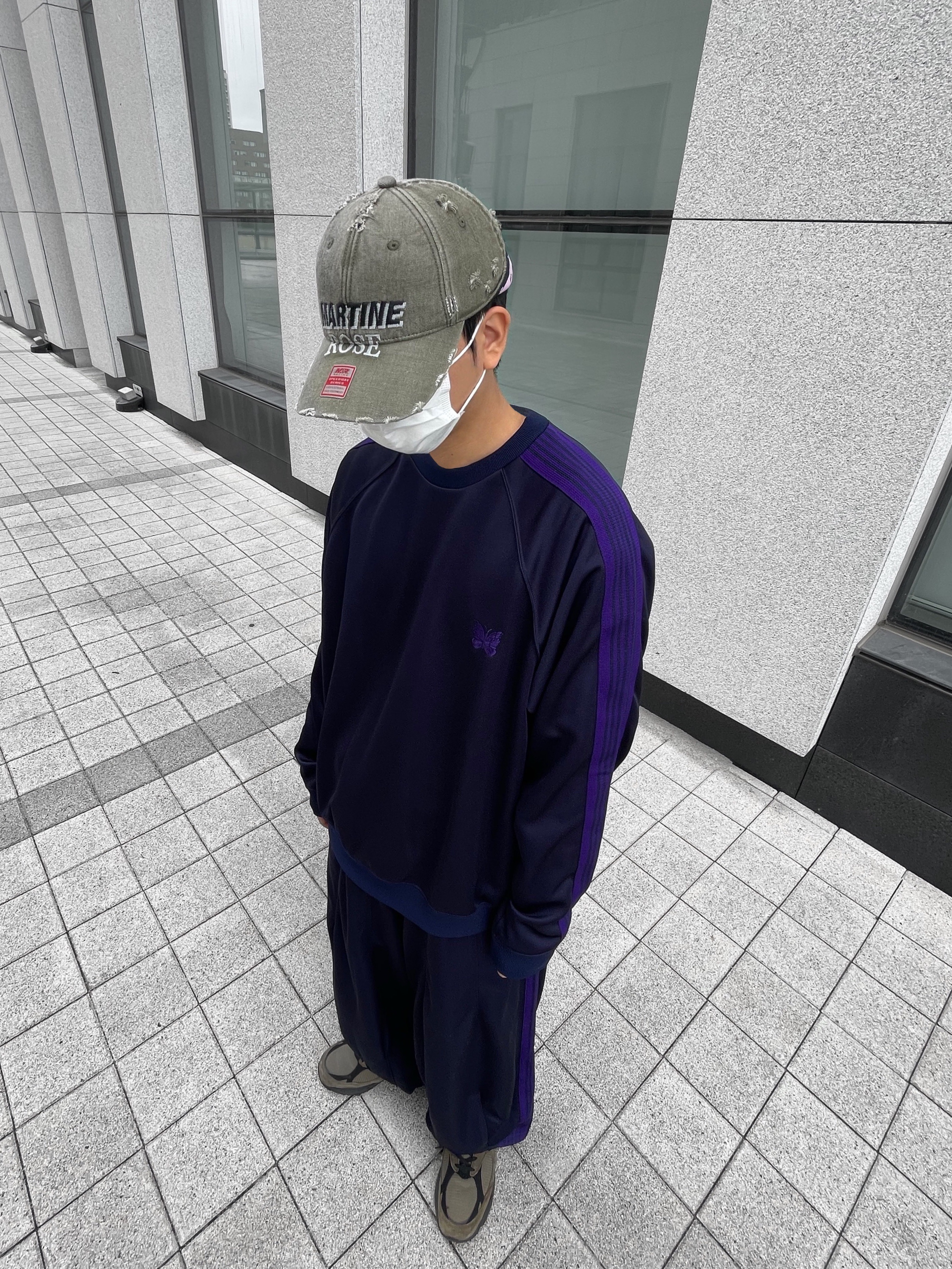 New Balance x JJJJound 990v3 Brown Black, Needles H.D. Track Pants Poly Smooth Navy 착용 스타일 - 1