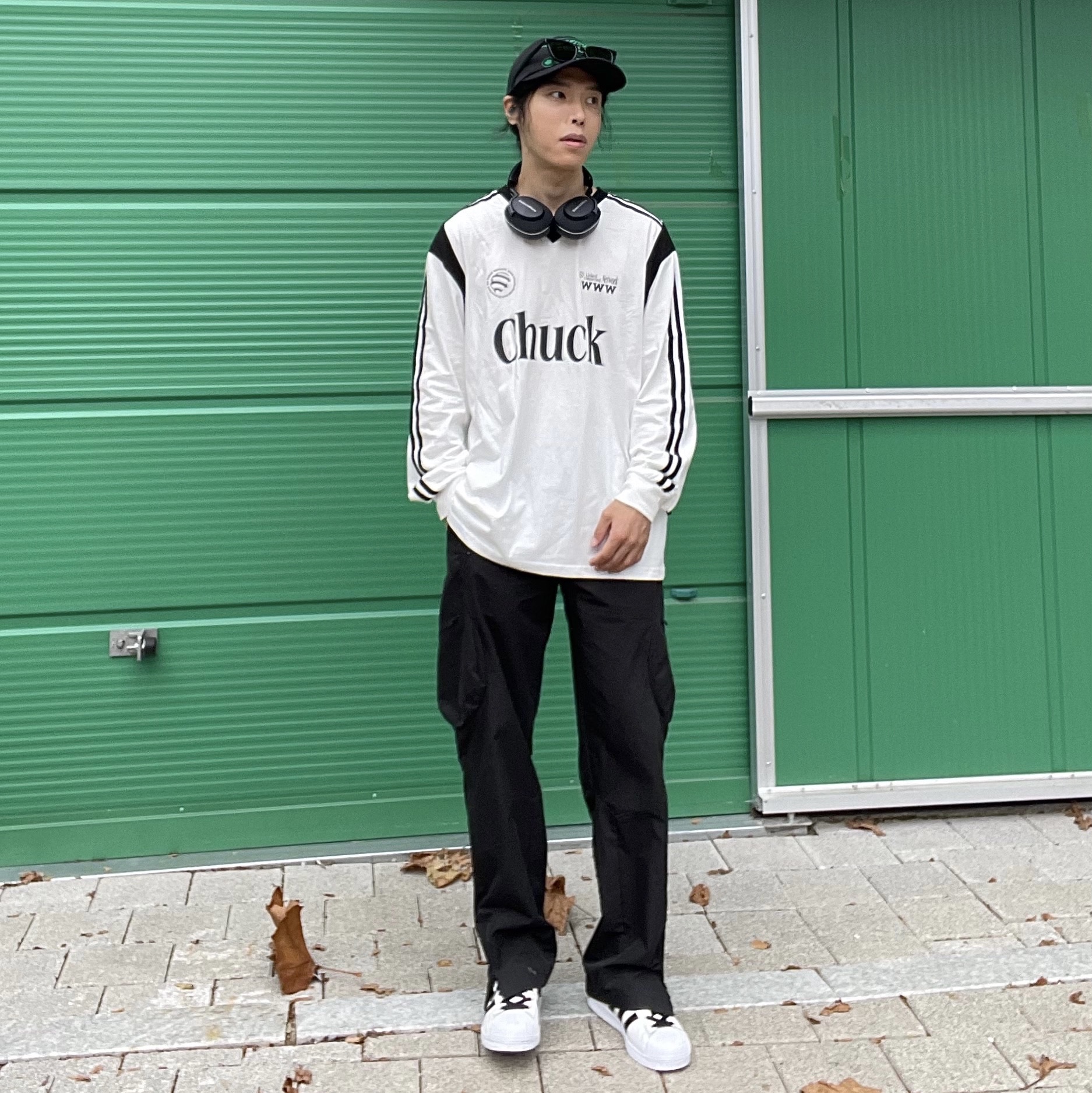 Adidas Superstar White Black, Gentle Monster x Maison Margiela MM007 Black Black 착용 스타일 - 1
