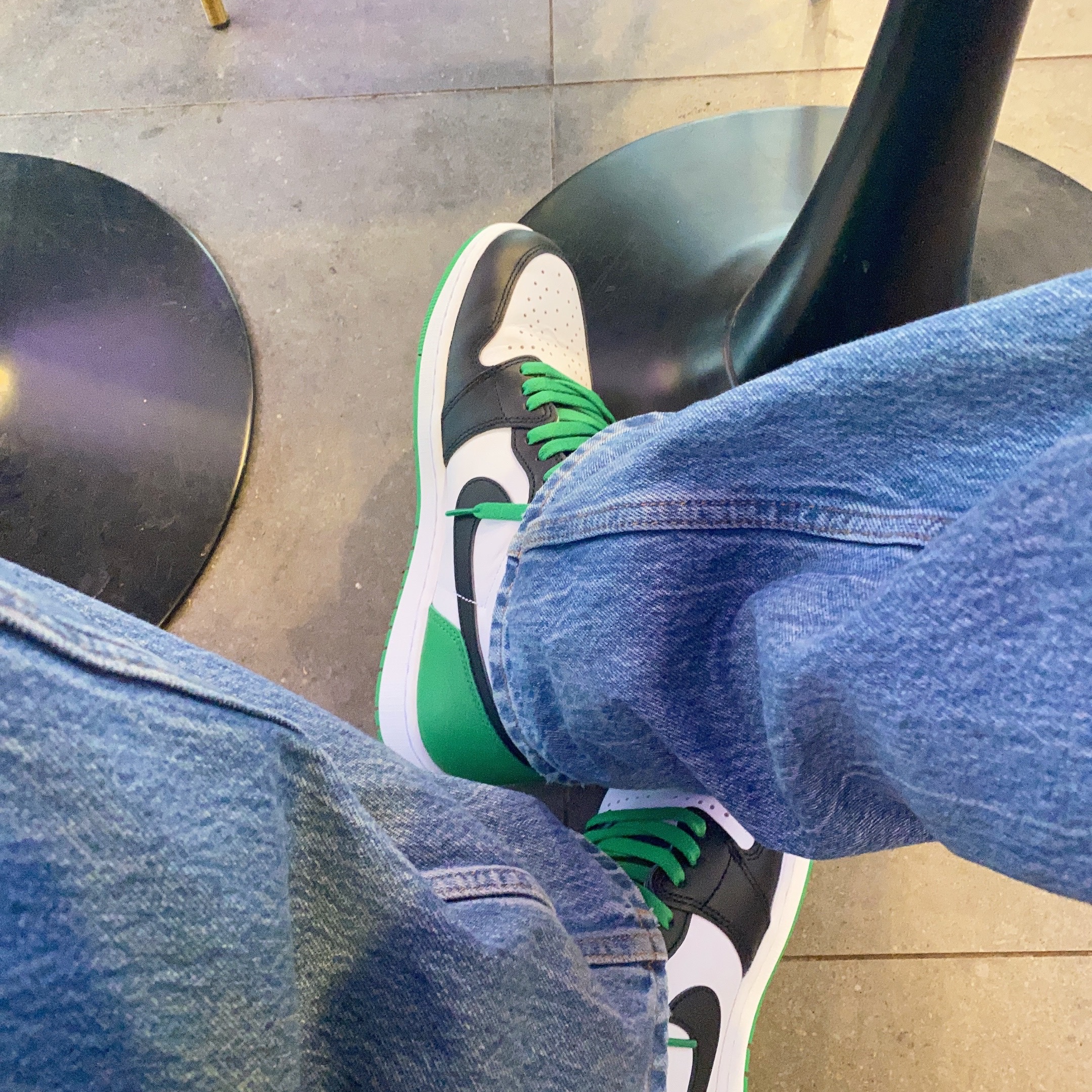Jordan 1 Retro High OG Black and Lucky Green 착용 스타일